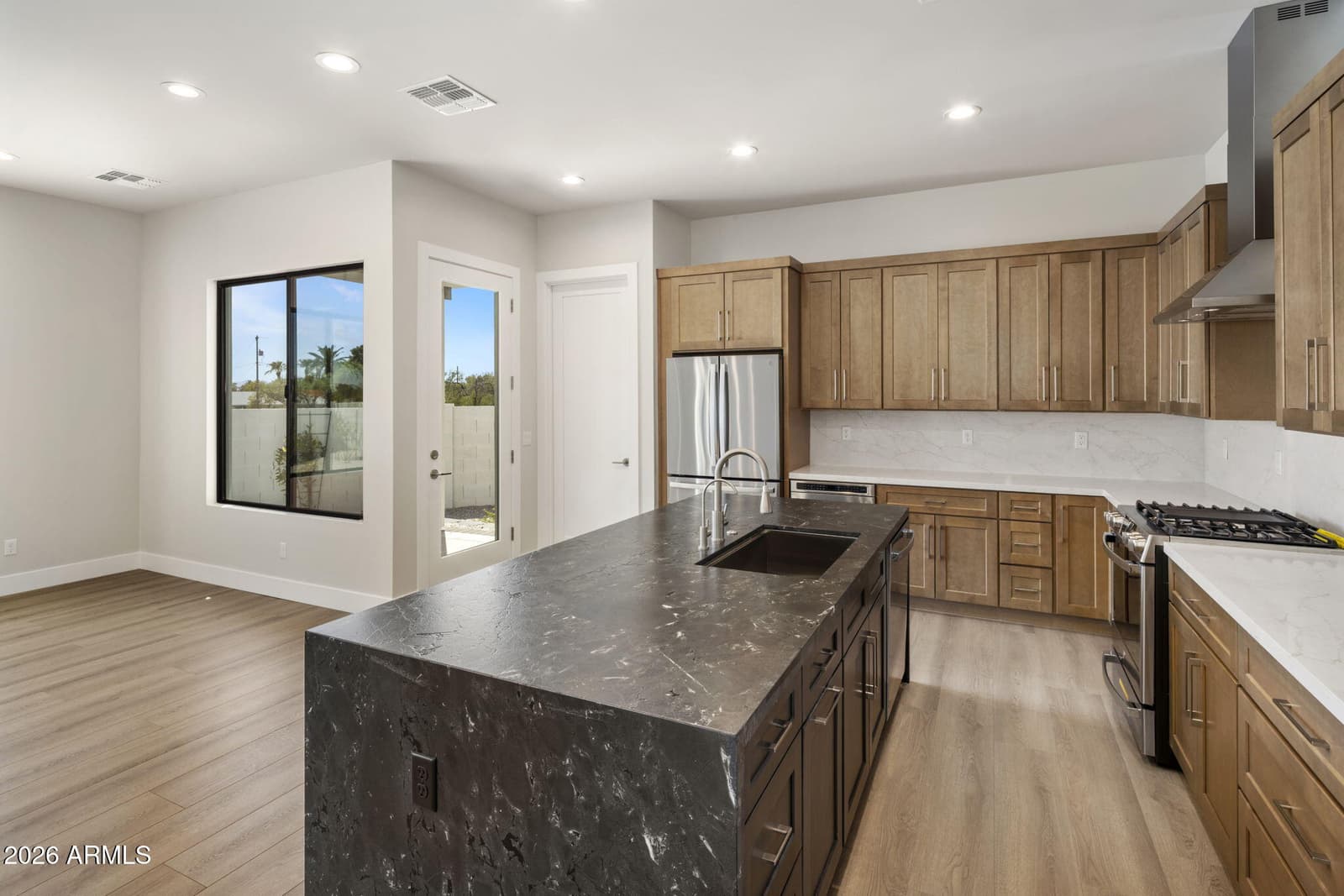 1307 E Orangewood Avenue, Phoenix, AZ 85020 — photo 3 of 38