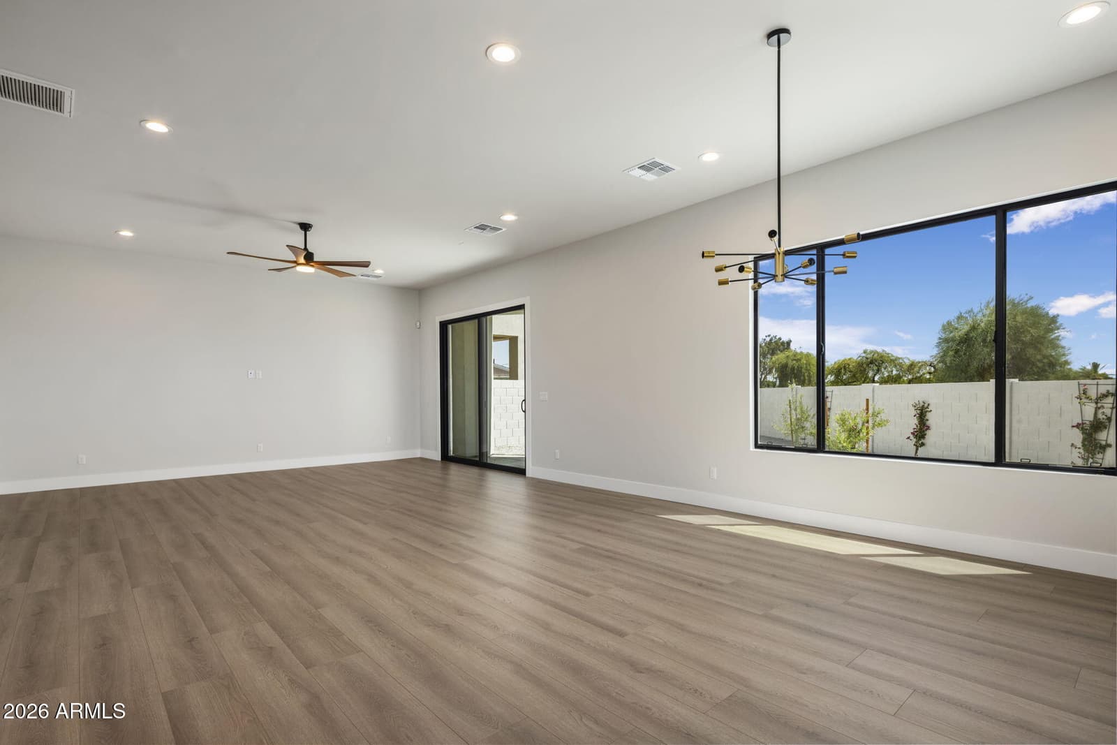 1307 E Orangewood Avenue, Phoenix, AZ 85020 — photo 10 of 38