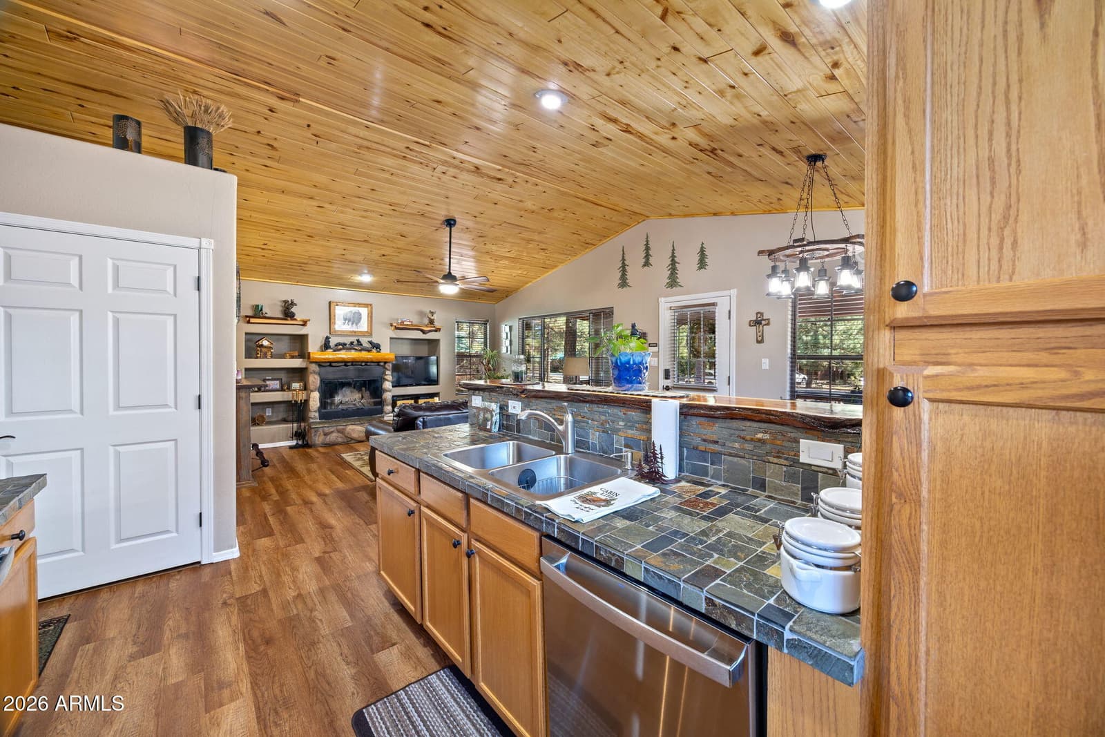 2701 Palomino Trail, Overgaard, AZ 85933 — photo 14 of 36