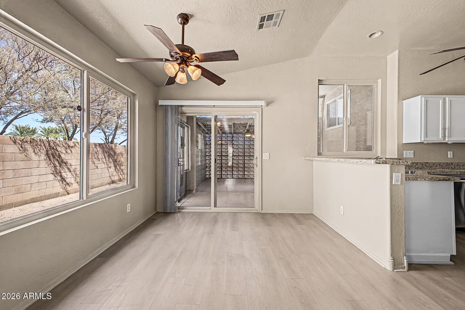 5409 S 15th Way SE, Phoenix, AZ 85040 — photo 4 of 28