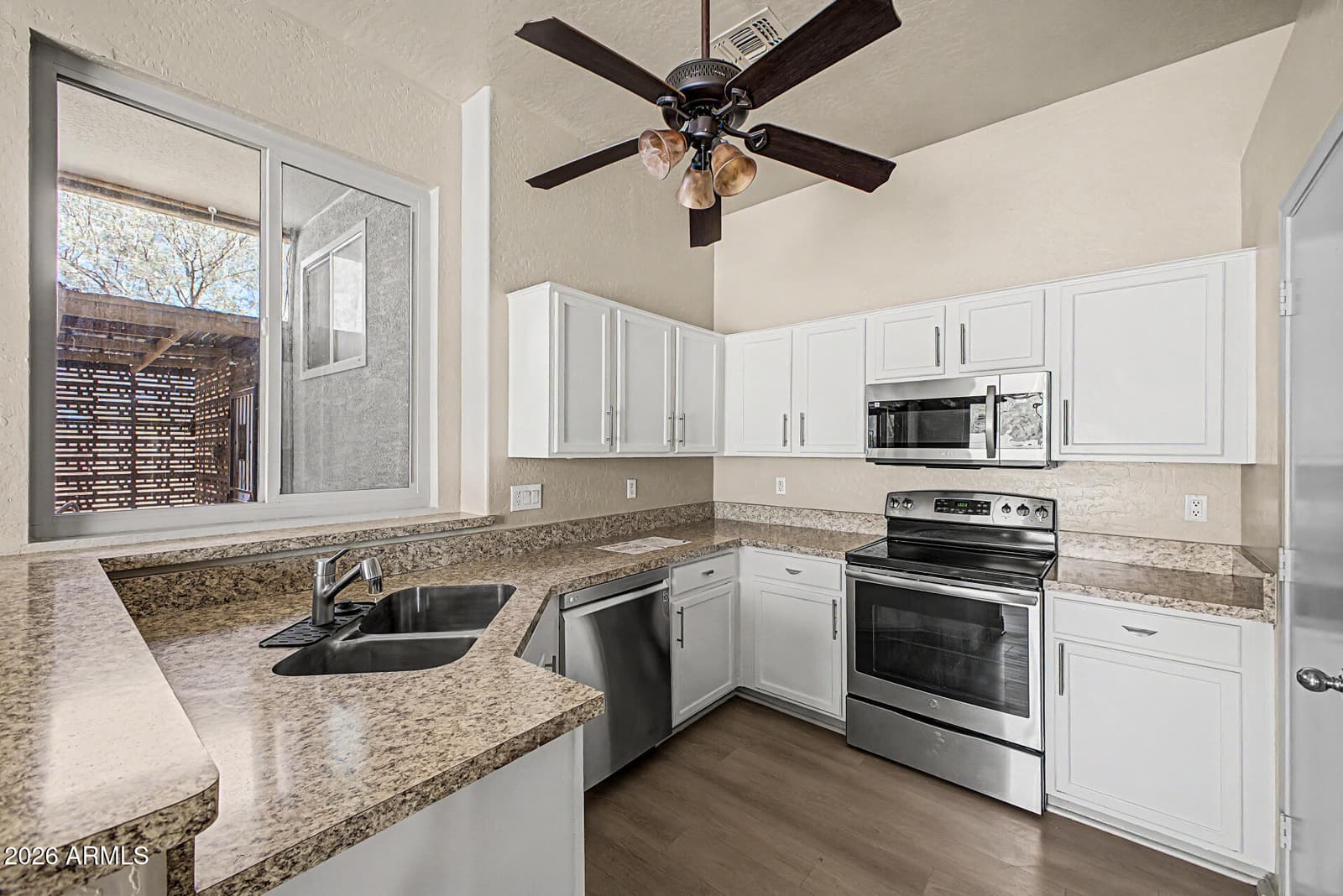 5409 S 15th Way SE, Phoenix, AZ 85040 — photo 6 of 28