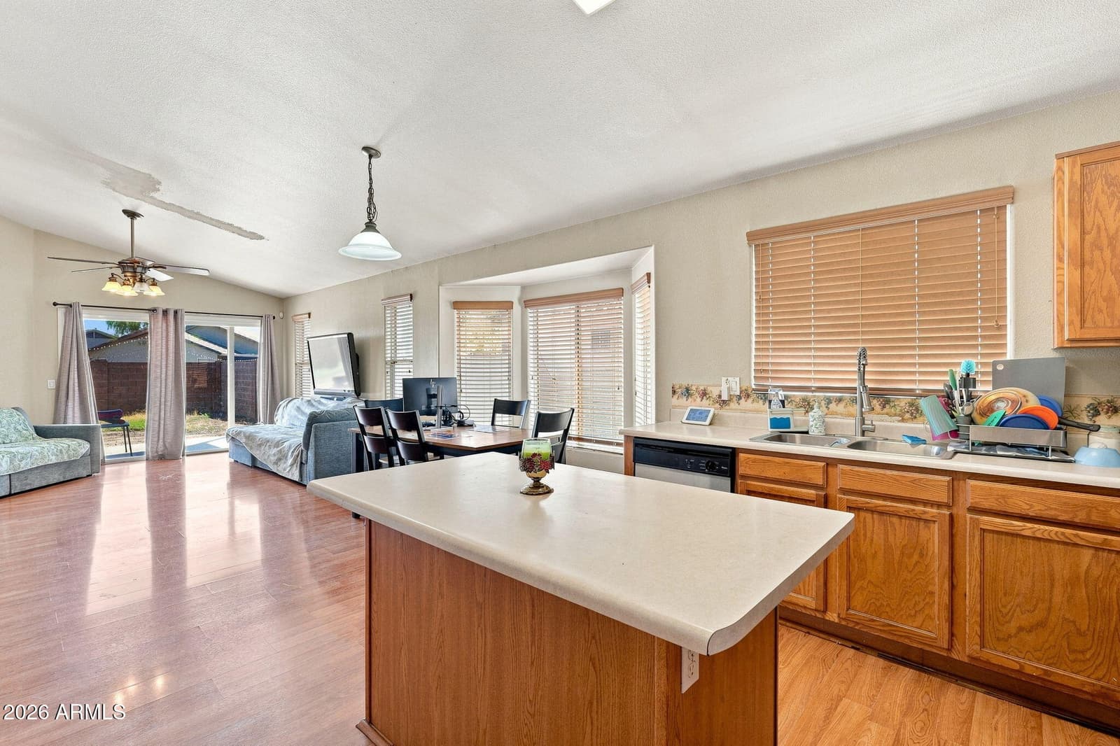 1807 S 82nd Drive, Phoenix, AZ 85043 — photo 8 of 22