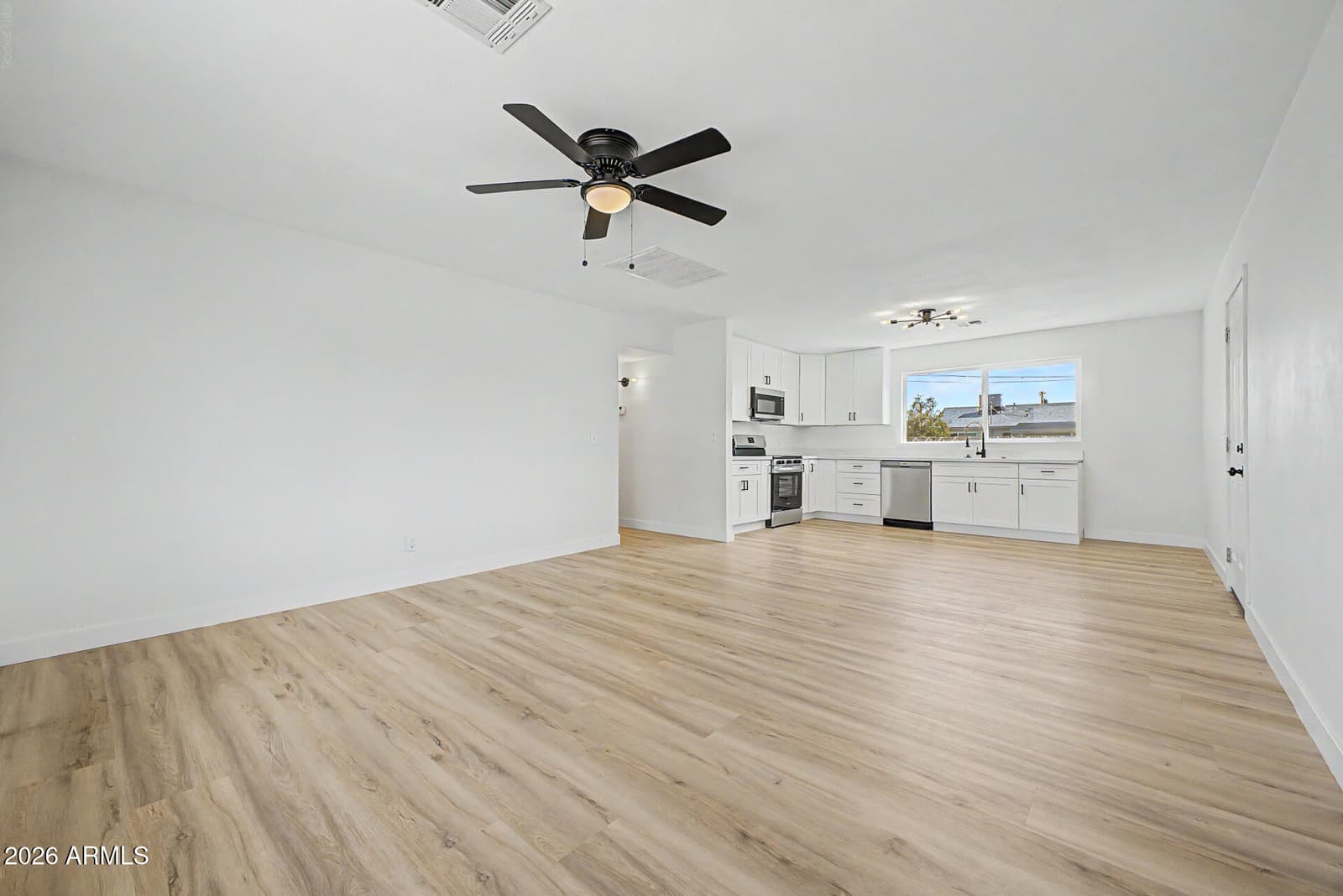 3123 W Windrose Drive, Phoenix, AZ 85029 — photo 8 of 28