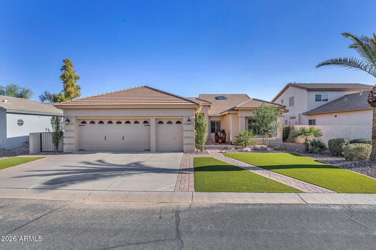 10059 E Cedar Waxwing Drive, Sun Lakes, AZ 85248 — photo 1 of 65
