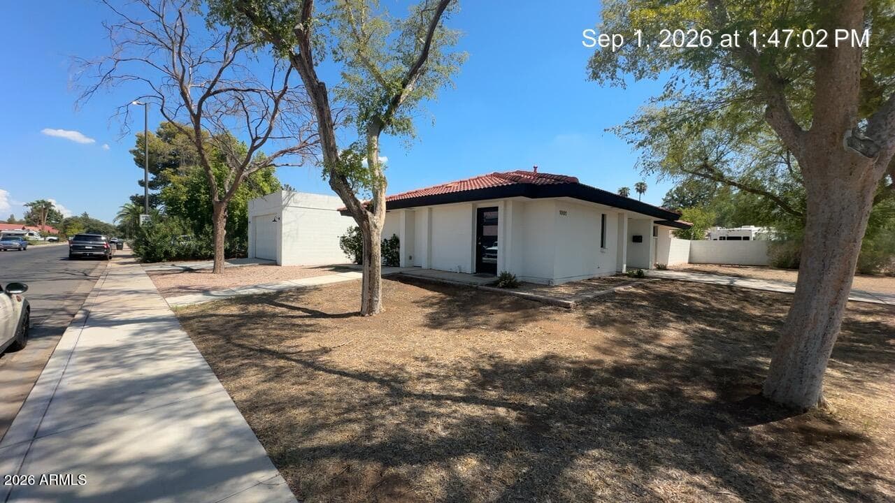 1001 N Burk Street, Gilbert, AZ 85234 — photo 2 of 5