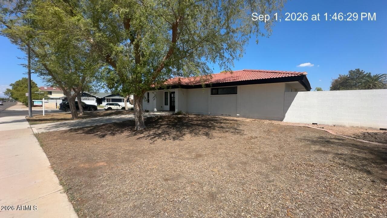 1001 N Burk Street, Gilbert, AZ 85234 — photo 3 of 5