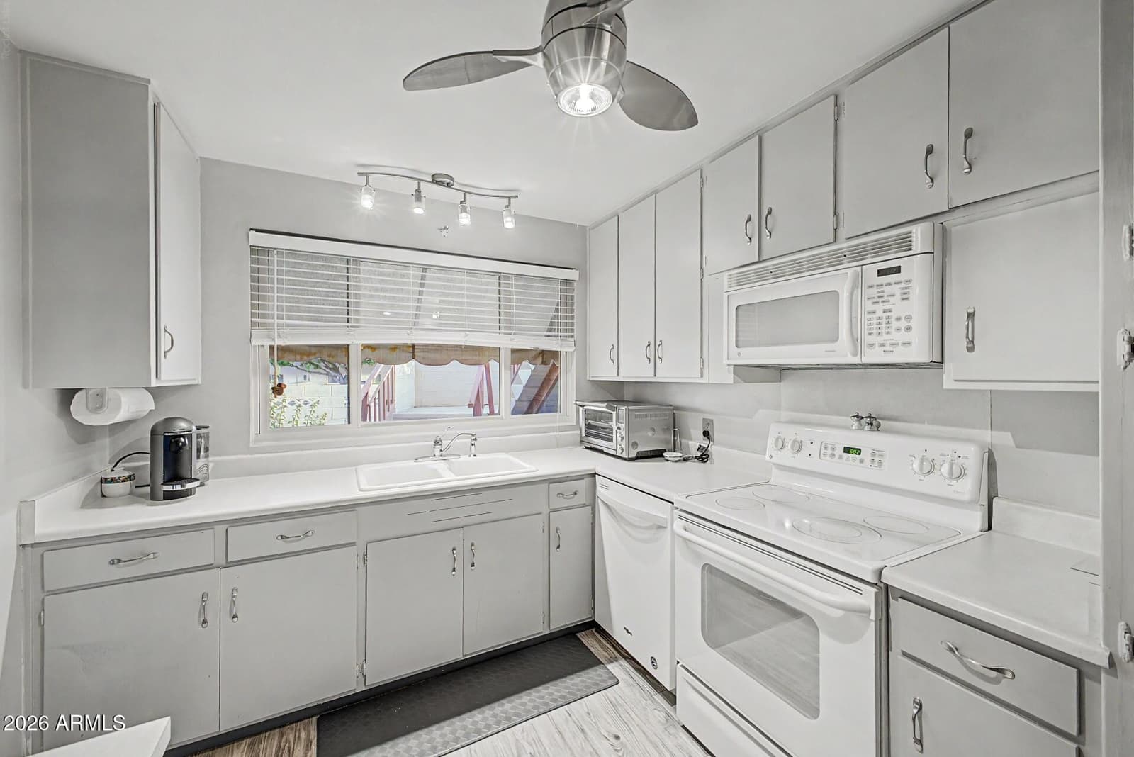 500 W Clarendon Avenue C7, Phoenix, AZ 85013 — photo 19 of 49