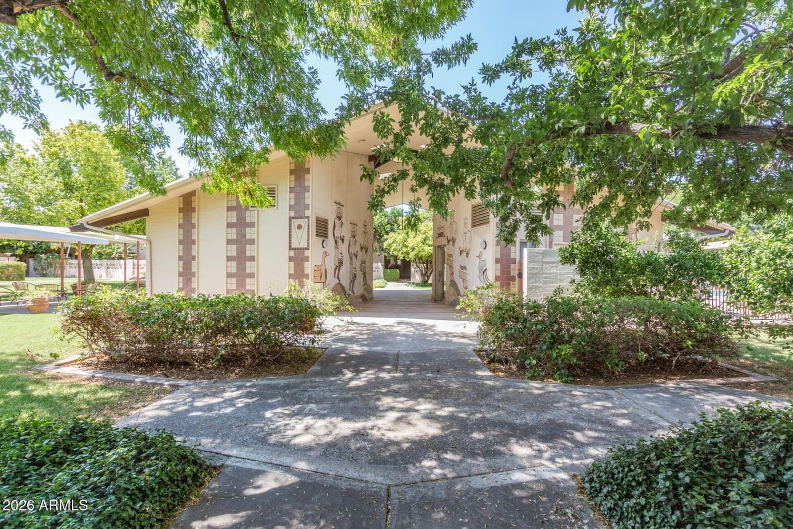 500 W Clarendon Avenue C7, Phoenix, AZ 85013 — photo 4 of 49