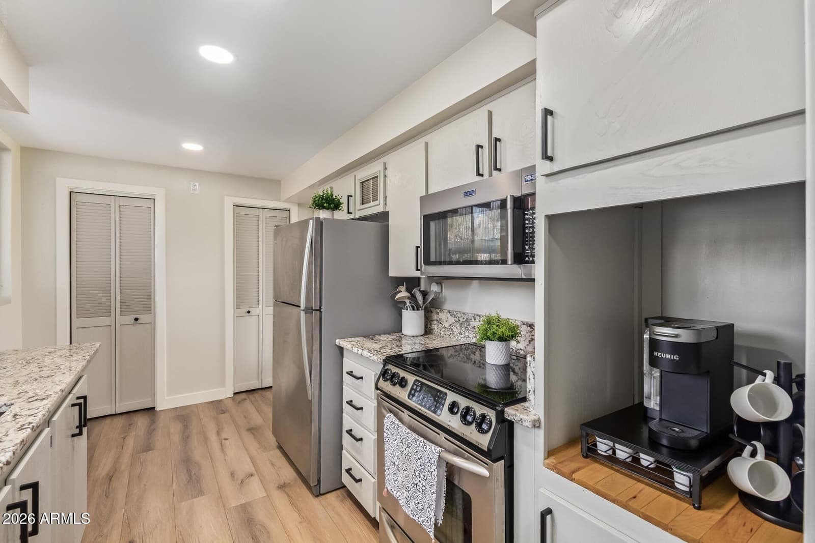 3242 E Camelback Road 106, Phoenix, AZ 85018 — photo 5 of 17