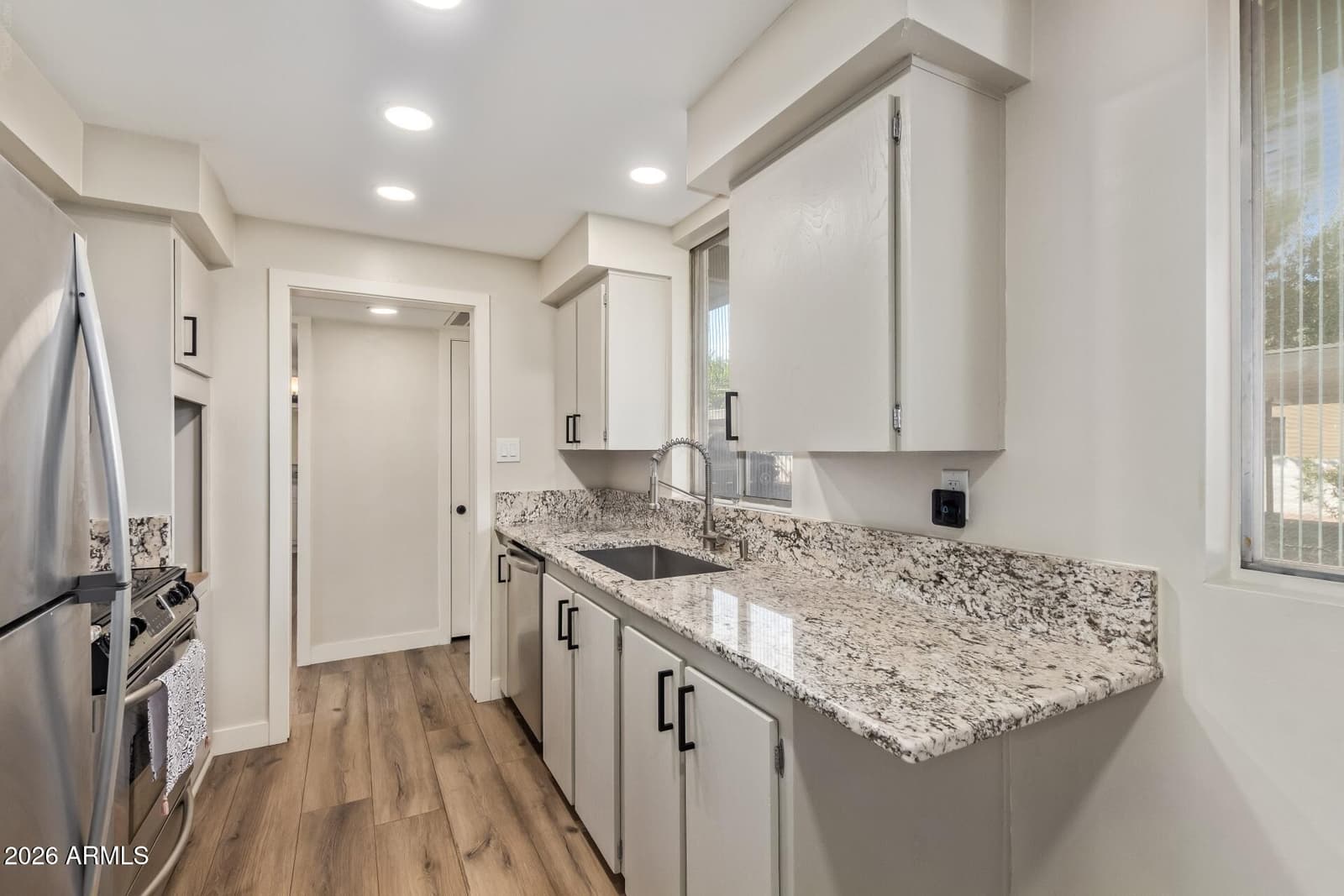 3242 E Camelback Road 106, Phoenix, AZ 85018 — photo 8 of 17