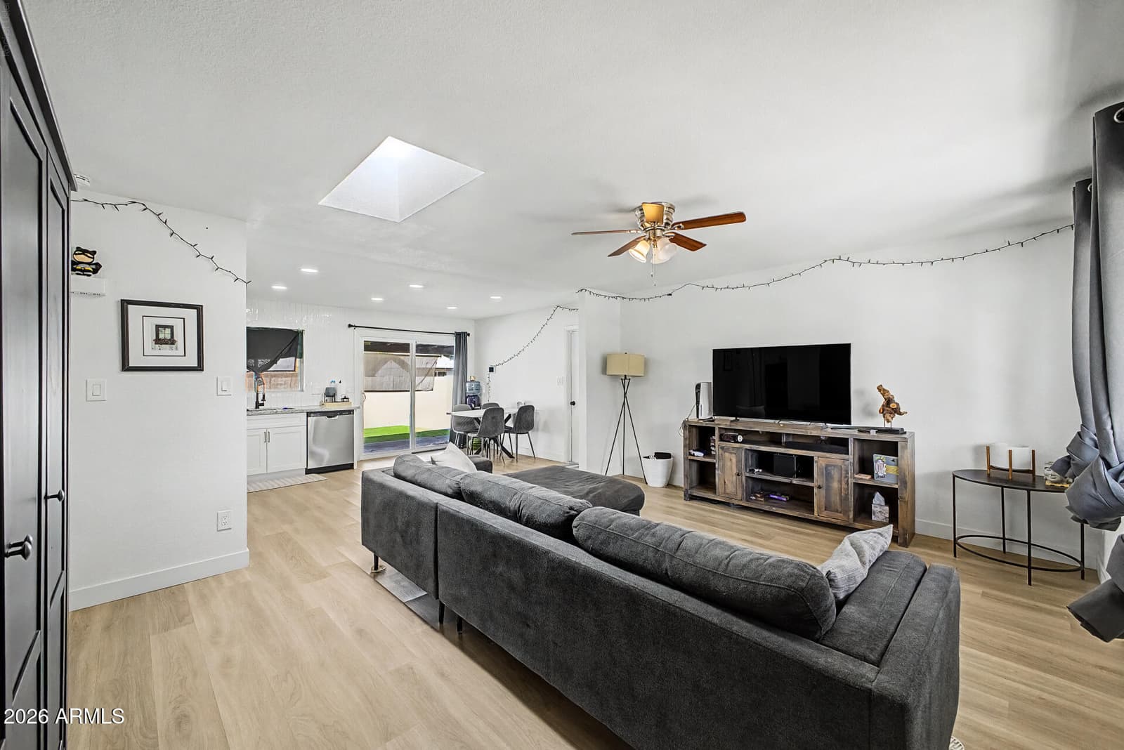 18240 N 32nd Lane, Phoenix, AZ 85053 — photo 5 of 25
