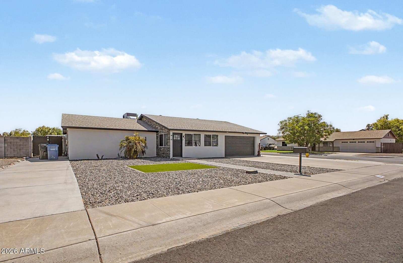 4139 W Desert Hills Drive, Phoenix, AZ 85029 — photo 2 of 14