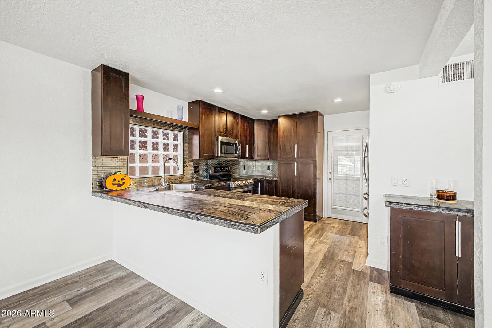4064 E Woodland Drive, Phoenix, AZ 85048 — photo 15 of 52