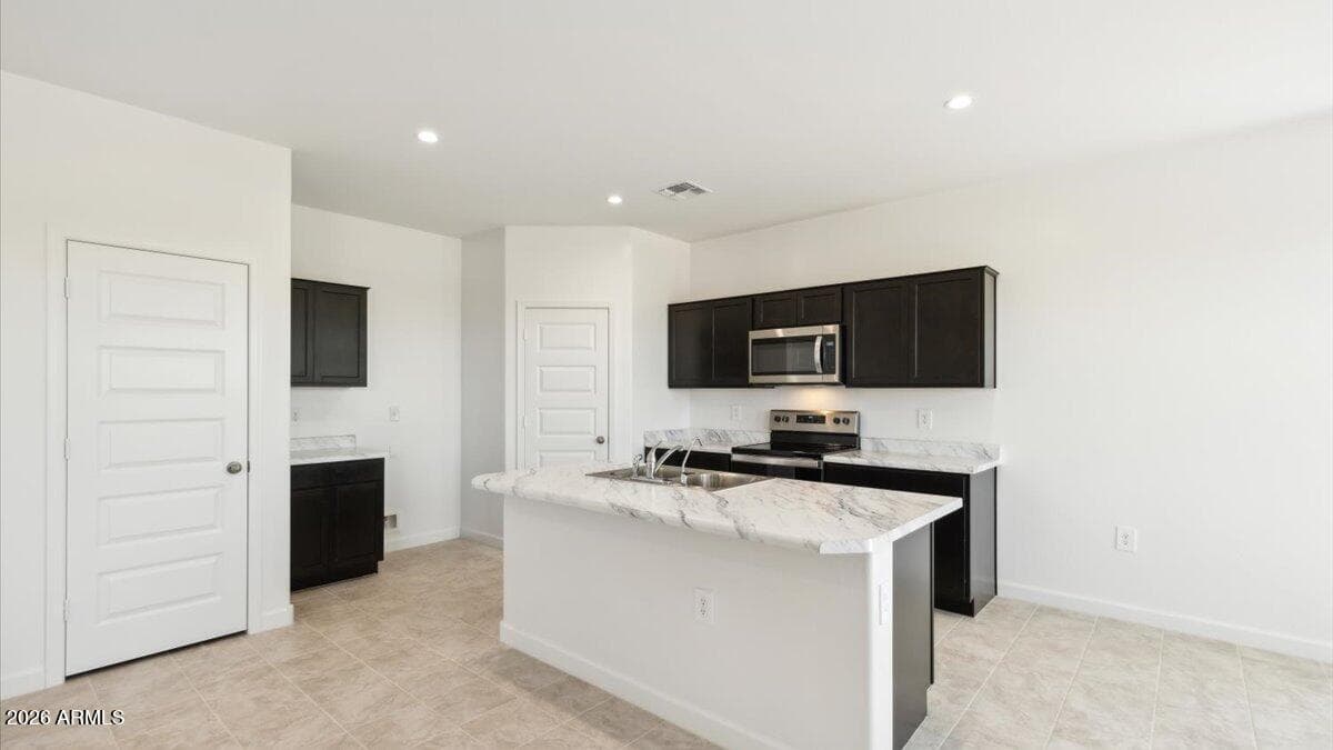 2826 W Shepperd Avenue, Apache Junction, AZ 85120 — photo 5 of 11