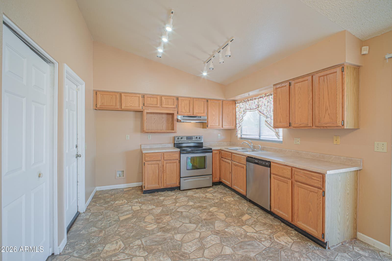 420 E Duke Drive, Casa Grande, AZ 85122 — photo 12 of 30