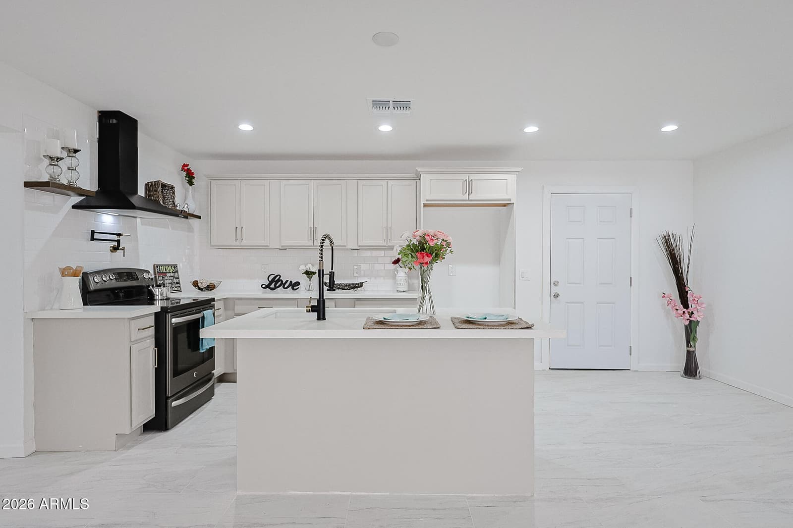 4212 N 47th Drive, Phoenix, AZ 85031 — photo 8 of 23