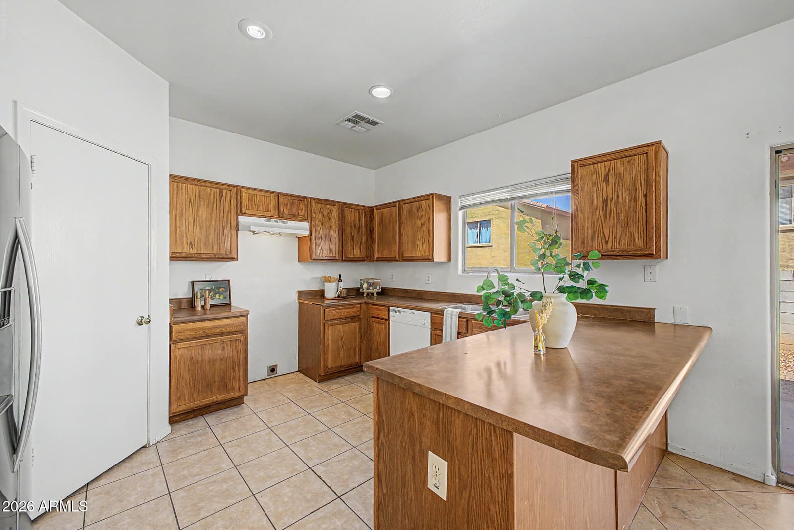 634 E Dekalb Lane, Phoenix, AZ 85040 — photo 10 of 30