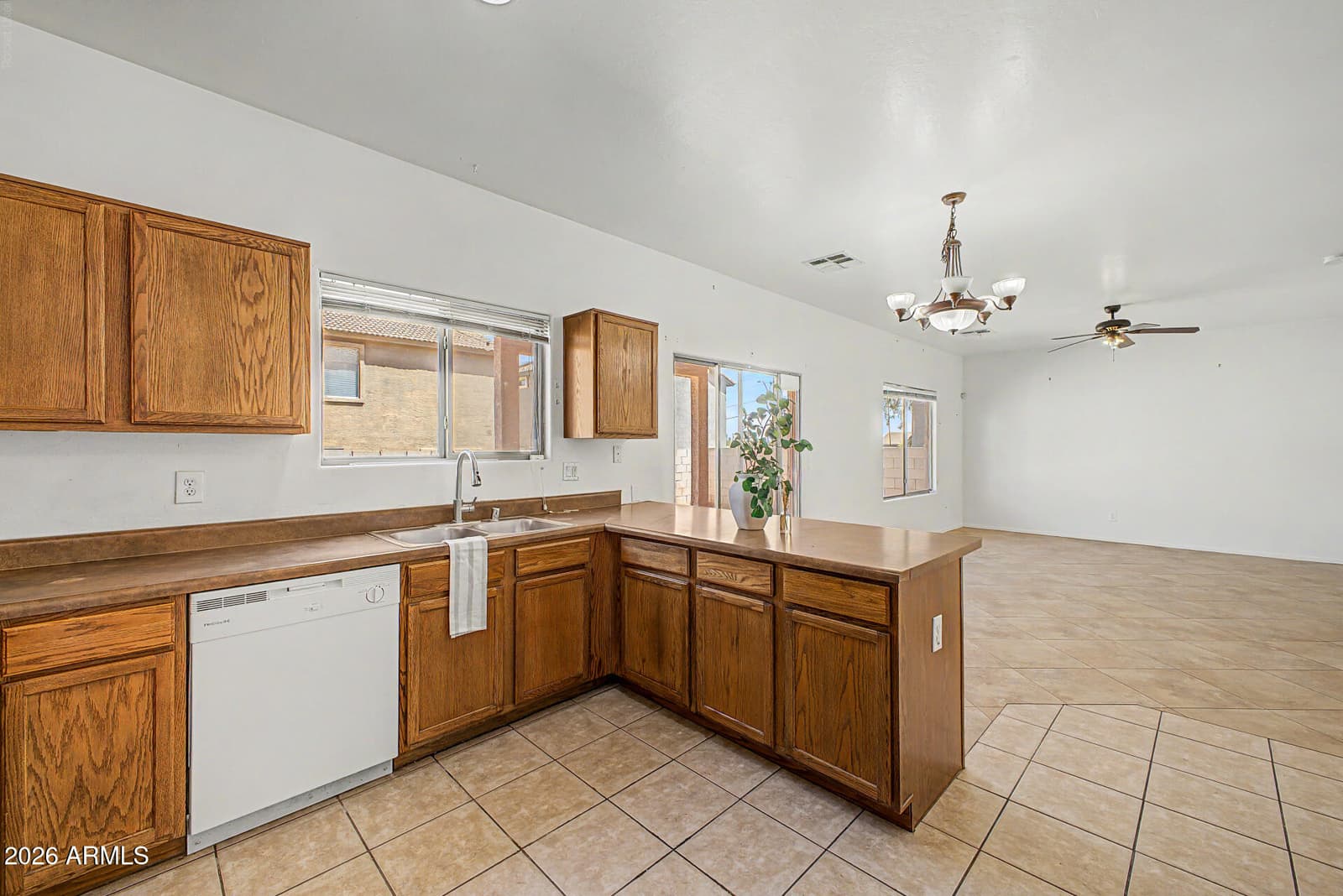 634 E Dekalb Lane, Phoenix, AZ 85040 — photo 12 of 30