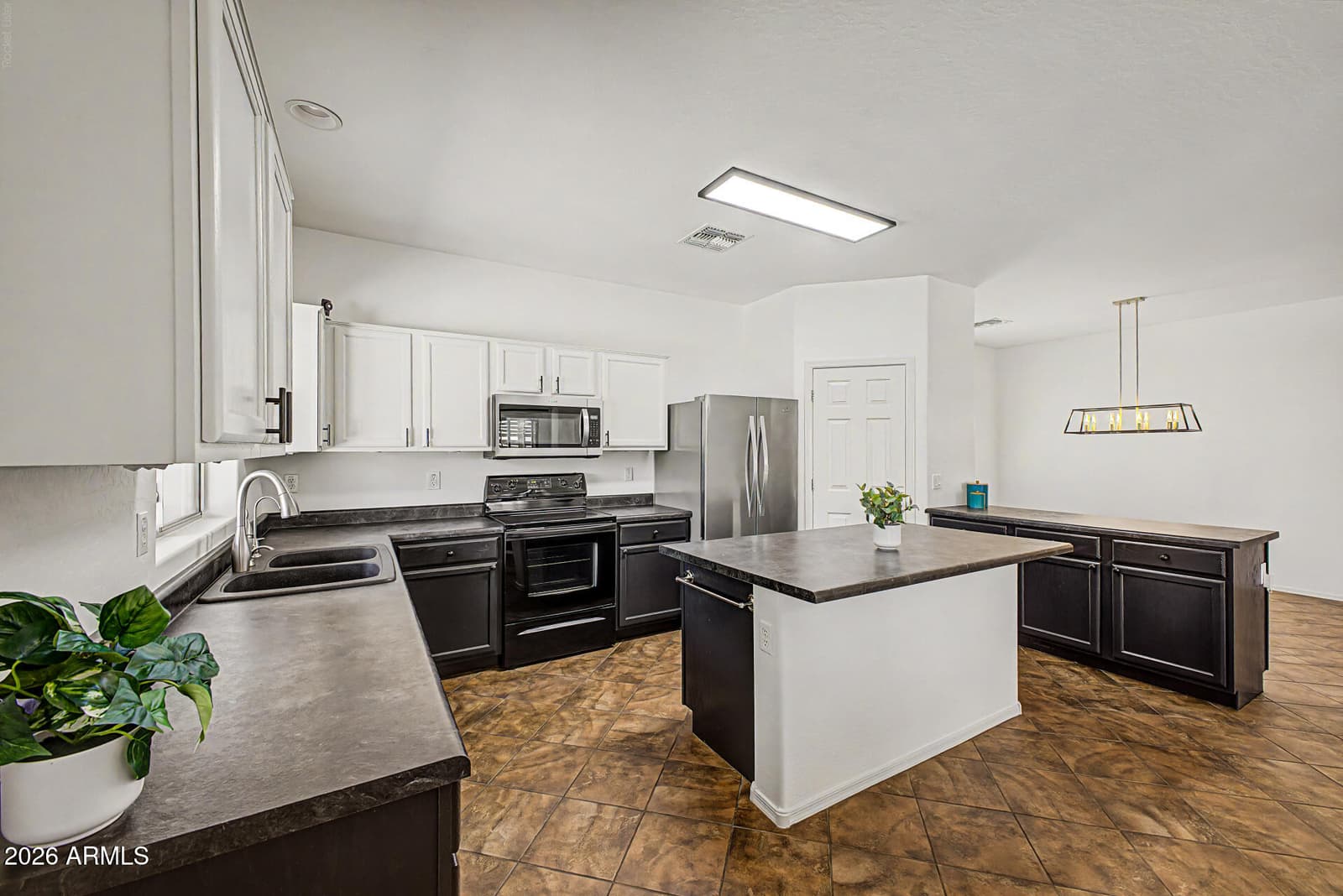 3523 S 81st Glen, Phoenix, AZ 85043 — photo 10 of 32