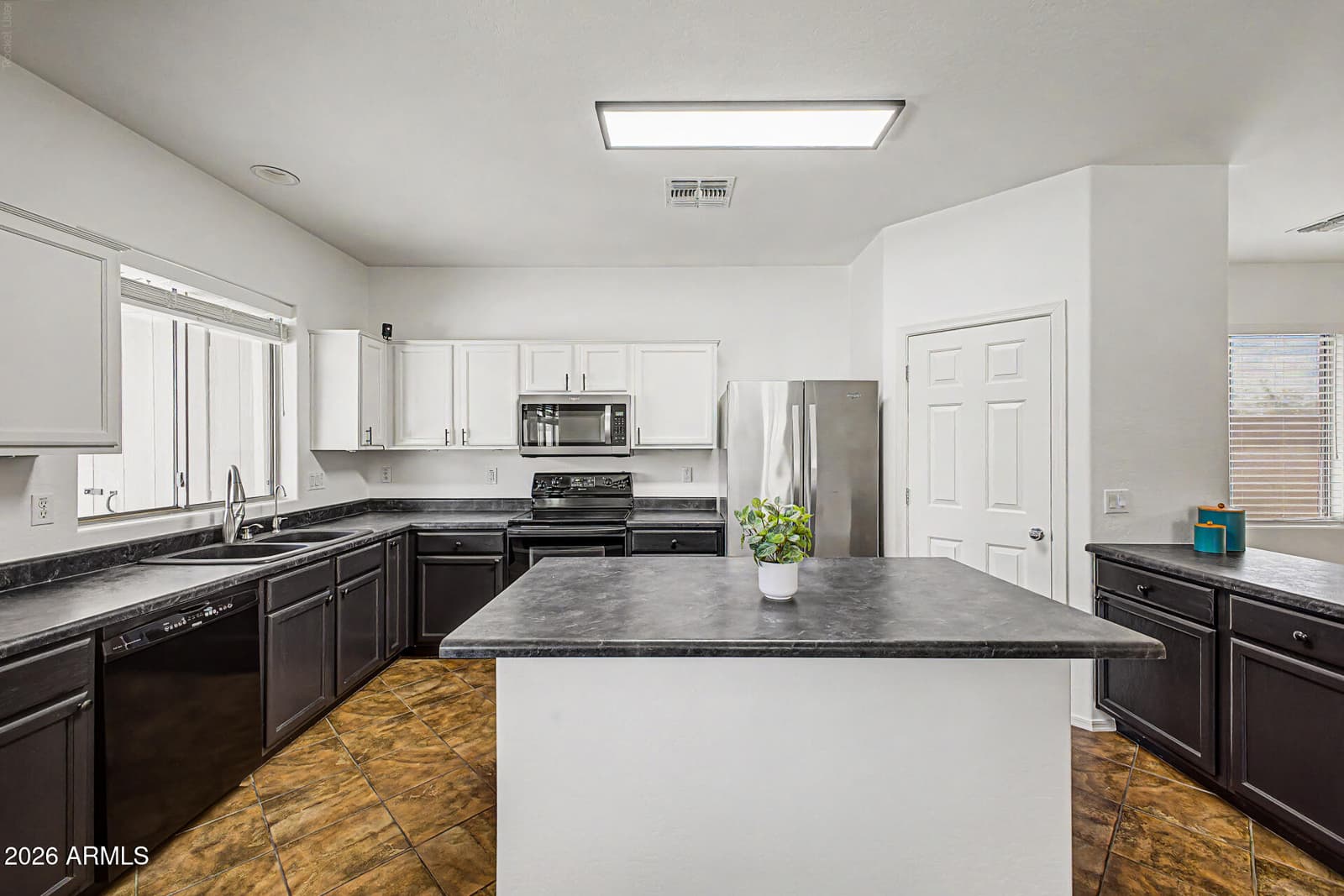 3523 S 81st Glen, Phoenix, AZ 85043 — photo 11 of 32