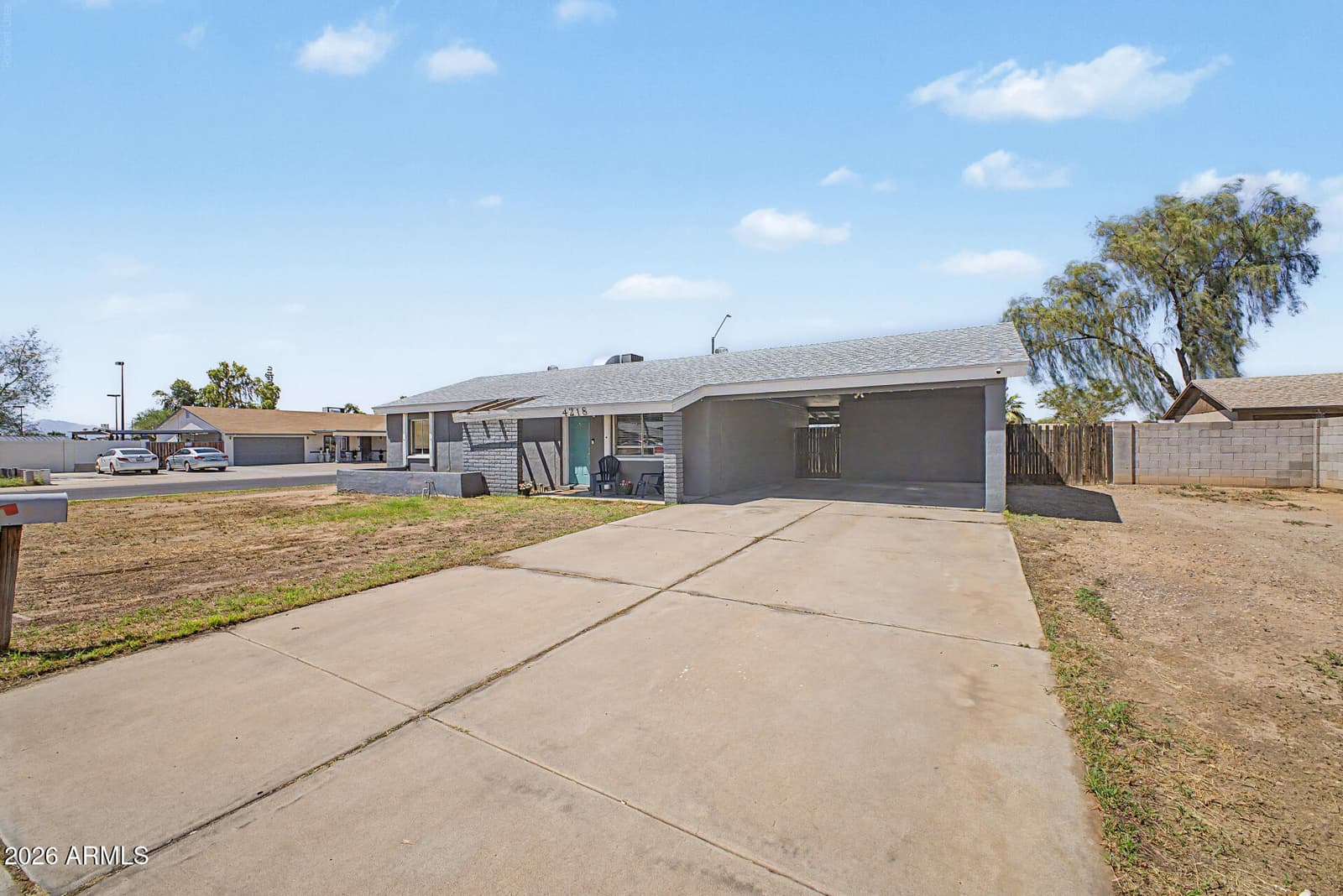 4218 N 82nd Drive, Phoenix, AZ 85033 — photo 4 of 36