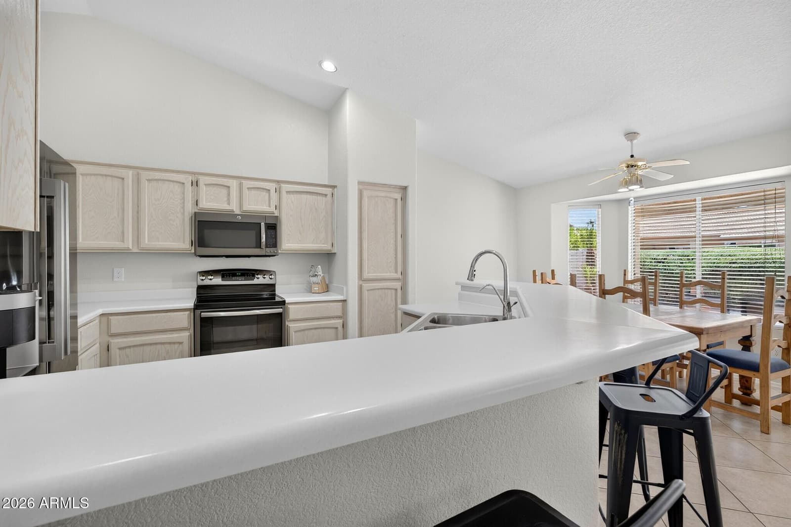 10209 E Coopers Hawk Drive, Sun Lakes, AZ 85248 — photo 11 of 44