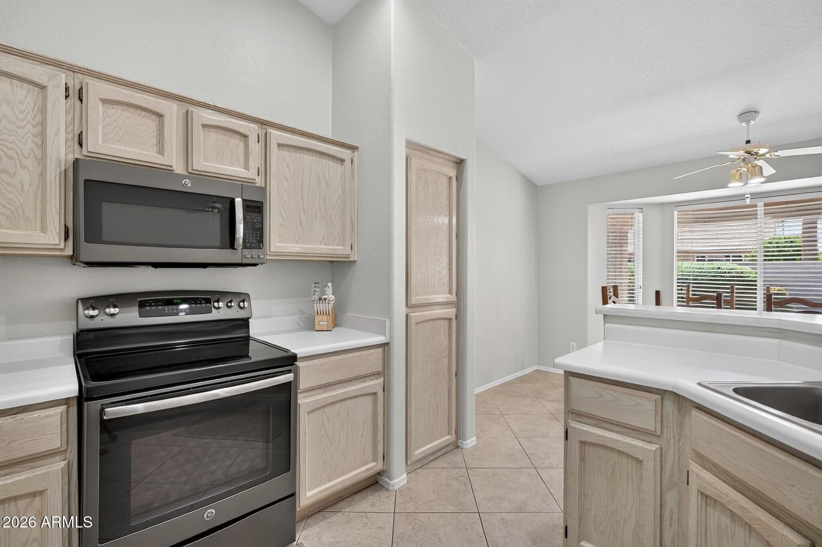 10209 E Coopers Hawk Drive, Sun Lakes, AZ 85248 — photo 14 of 44