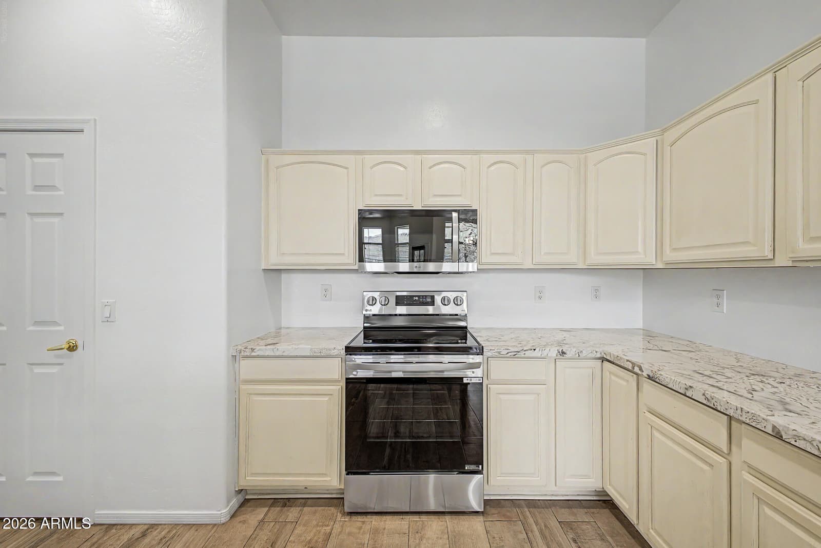 907 E Gary Lane, Phoenix, AZ 85042 — photo 12 of 46