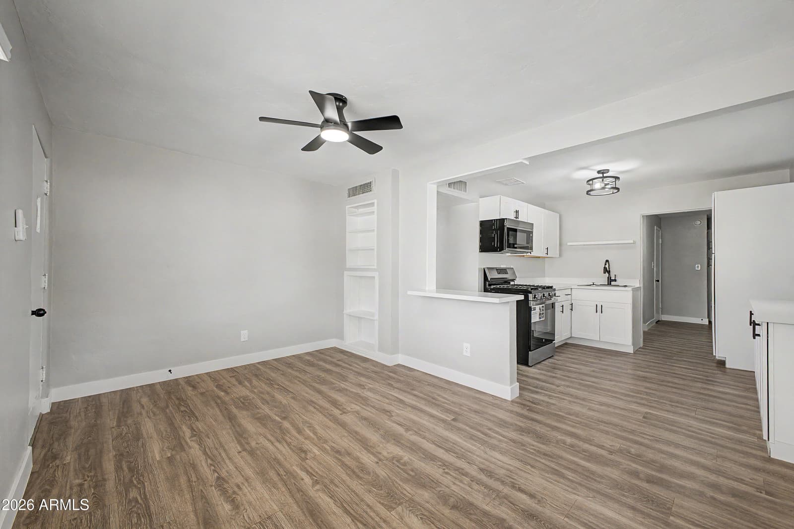 6722 N 24th Drive, Phoenix, AZ 85015 — photo 4 of 17