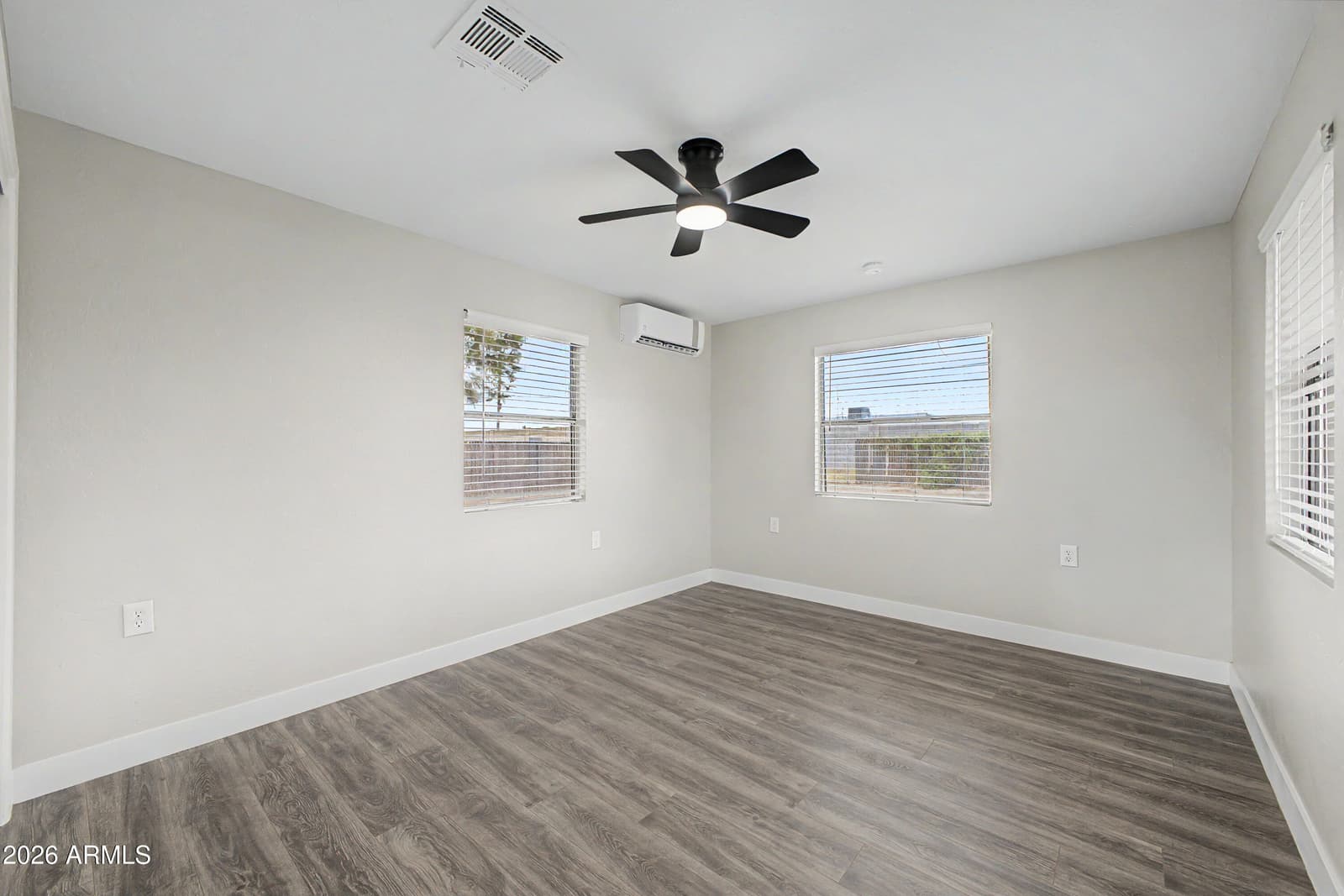 6722 N 24th Drive, Phoenix, AZ 85015 — photo 10 of 17