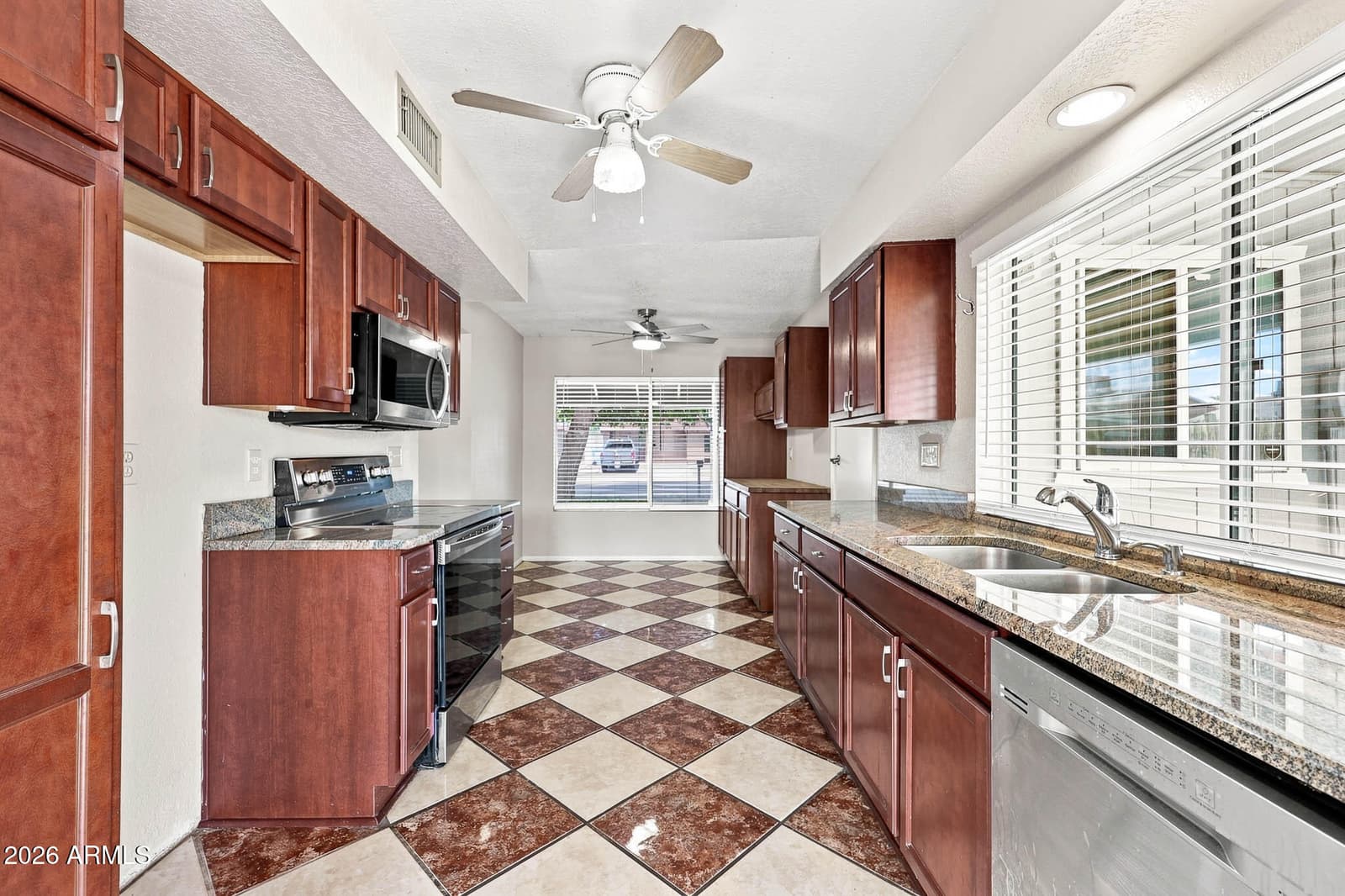 7635 W College Drive, Phoenix, AZ 85033 — photo 10 of 30