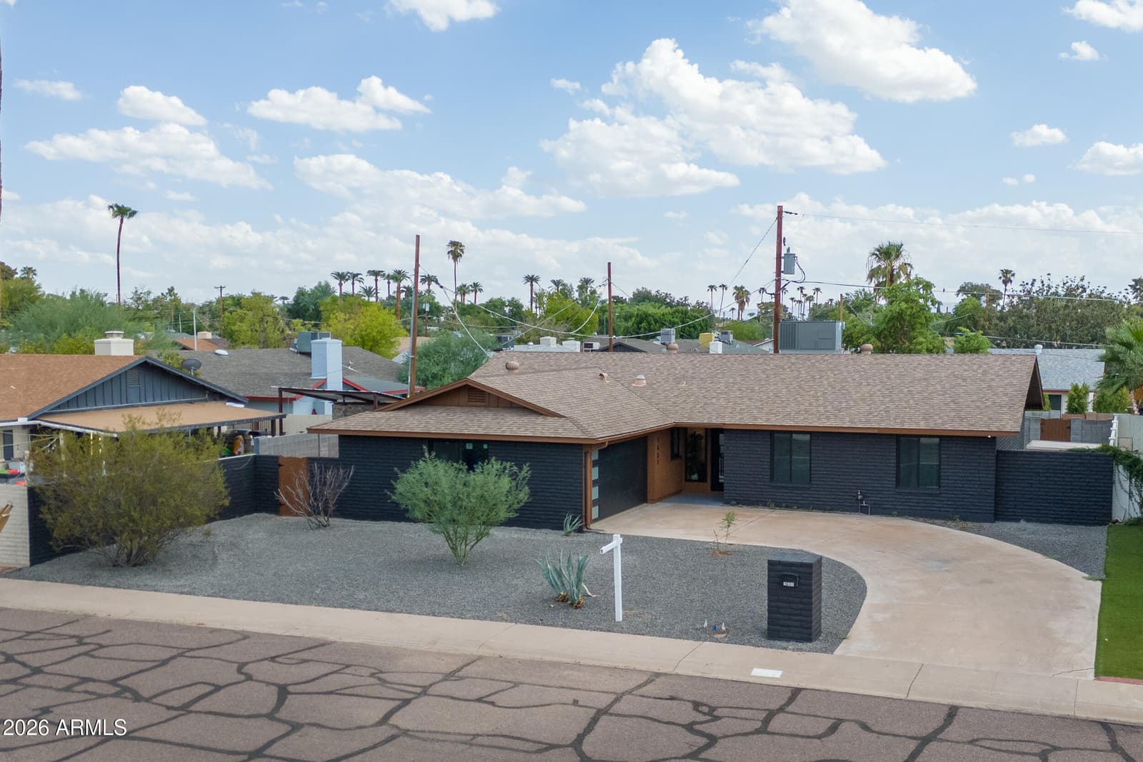 1637 W Griswold Road, Phoenix, AZ 85021 — photo 3 of 60