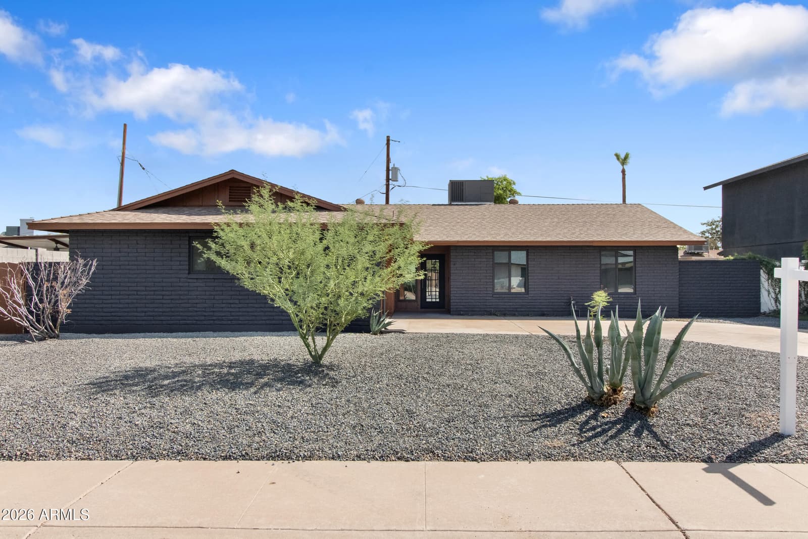 1637 W Griswold Road, Phoenix, AZ 85021 — photo 2 of 60