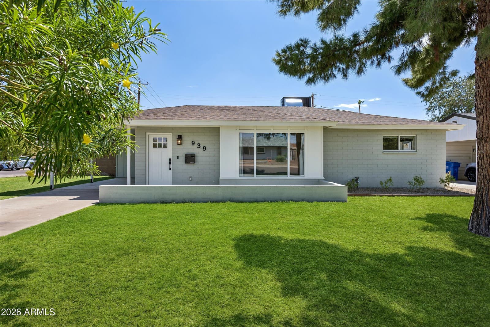 939 E Berridge Lane, Phoenix, AZ 85014 — photo 1 of 27