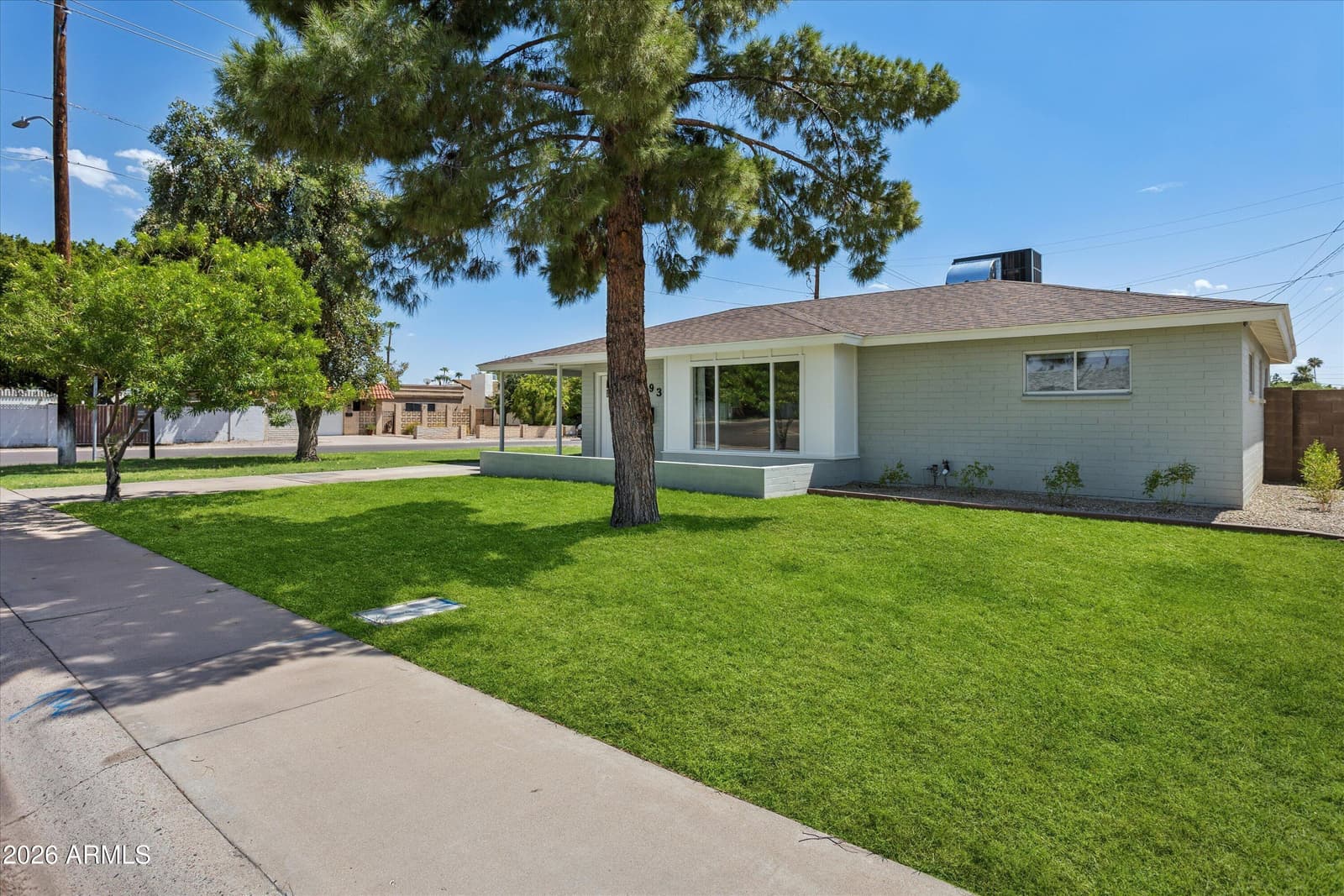 939 E Berridge Lane, Phoenix, AZ 85014 — photo 4 of 27