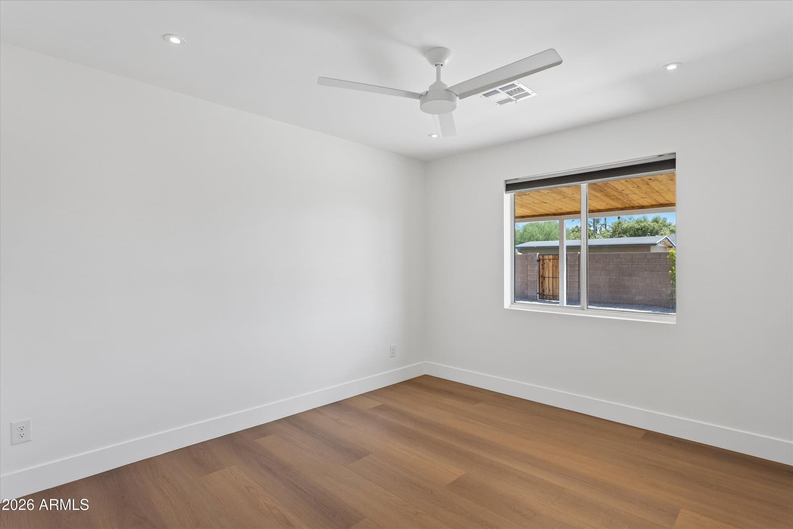 939 E Berridge Lane, Phoenix, AZ 85014 — photo 14 of 27