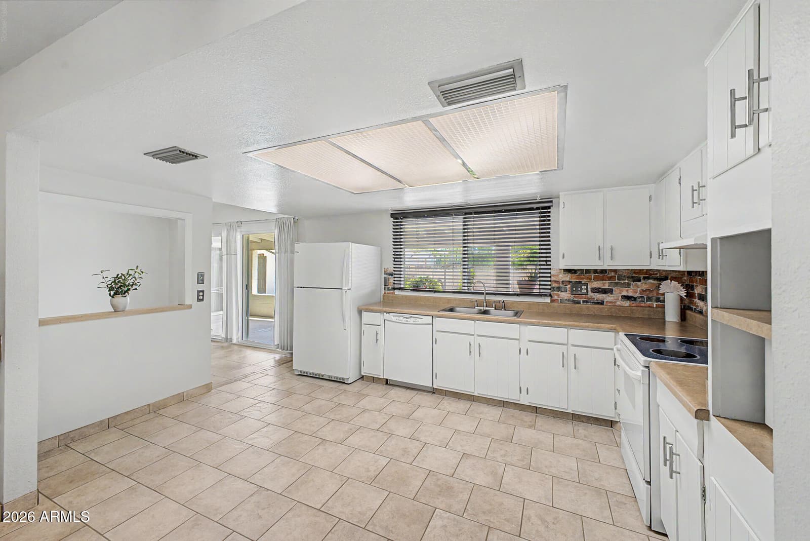 3327 W Mountain View Road, Phoenix, AZ 85051 — photo 10 of 32