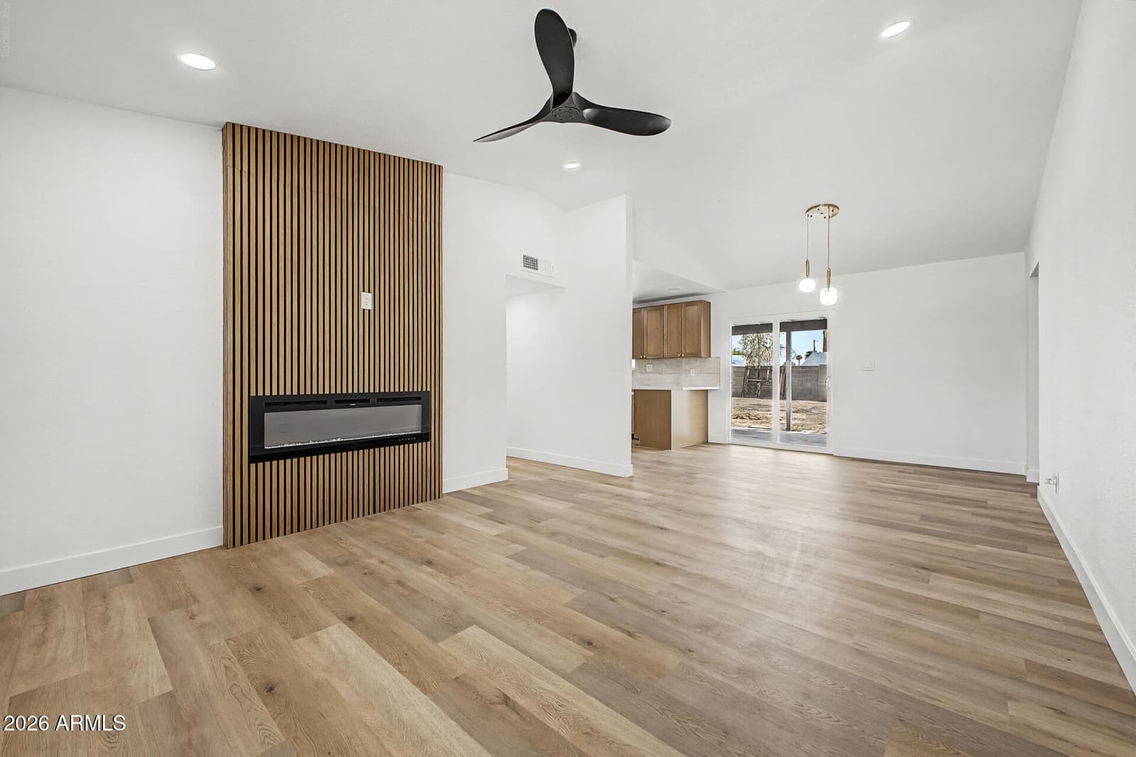 3909 W Griswold Road, Phoenix, AZ 85051 — photo 11 of 44