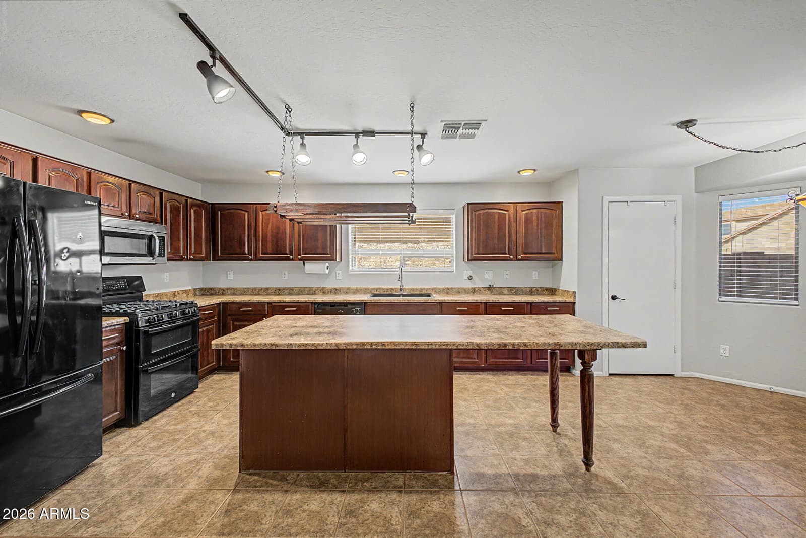 37947 N Luke Lane, San Tan Valley, AZ 85140 — photo 15 of 41