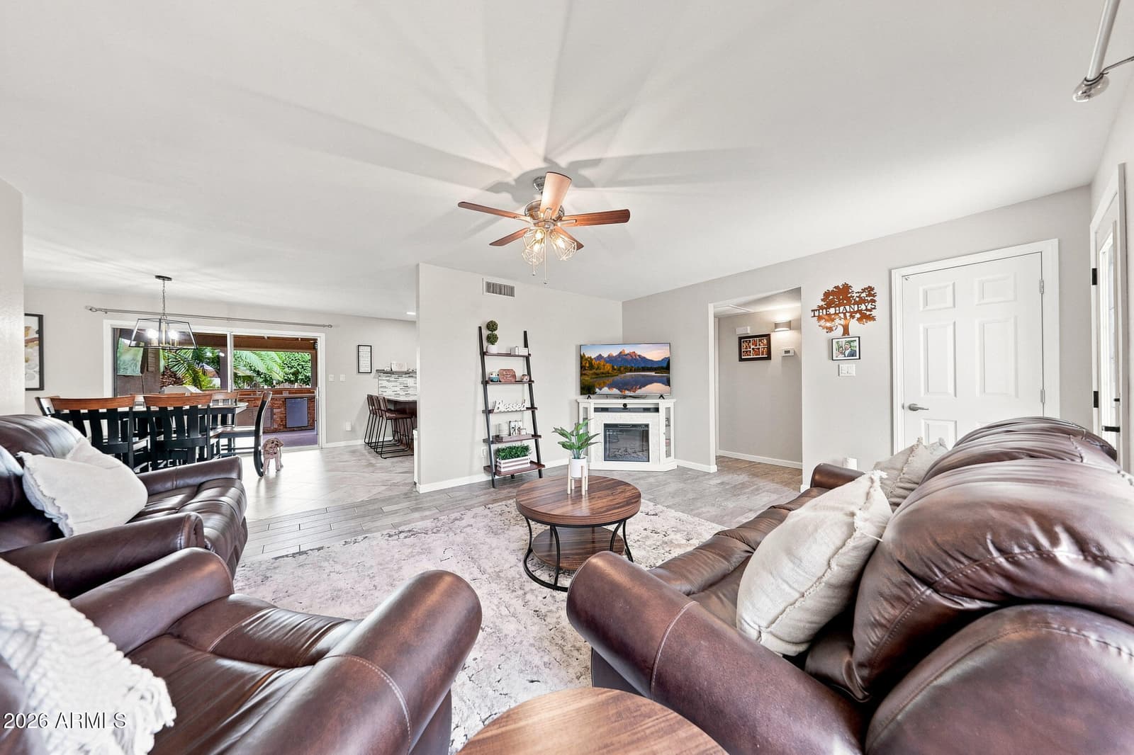 922 S Ember Circle, Mesa, AZ 85208 — photo 10 of 47