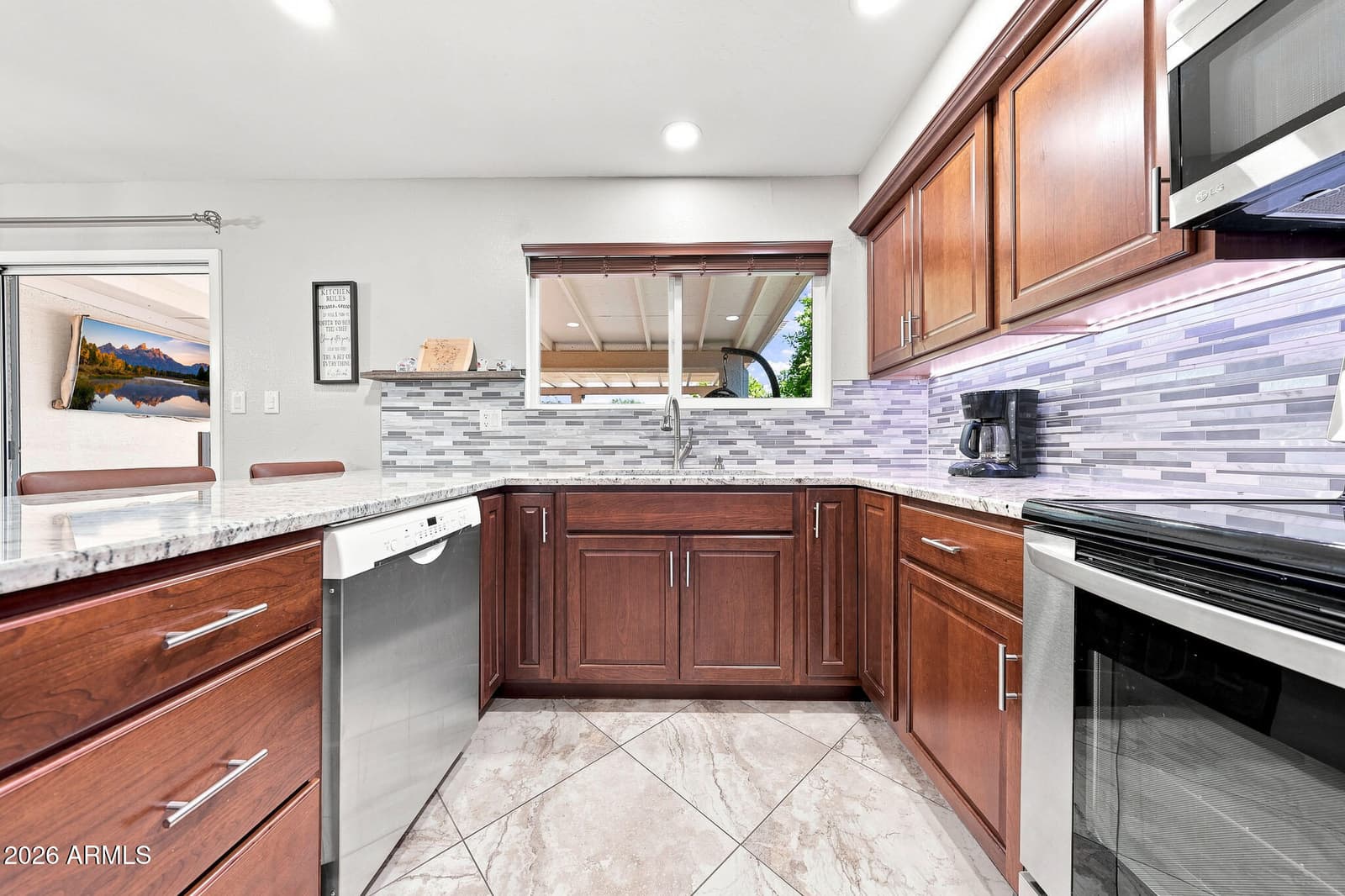 922 S Ember Circle, Mesa, AZ 85208 — photo 14 of 47