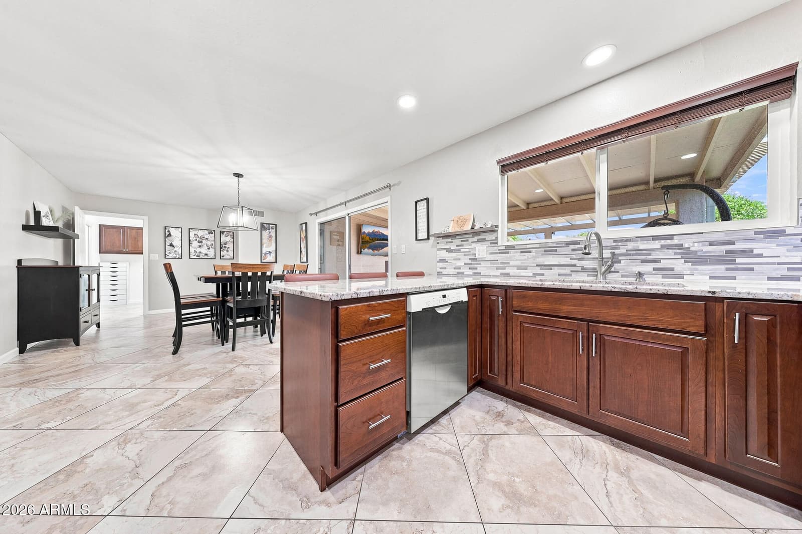 922 S Ember Circle, Mesa, AZ 85208 — photo 13 of 47