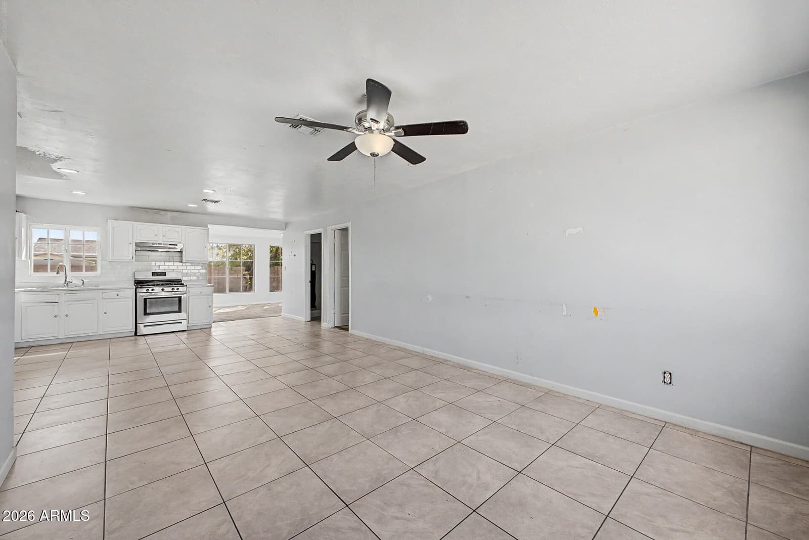 5633 N 63rd Drive, Glendale, AZ 85301 — photo 8 of 35
