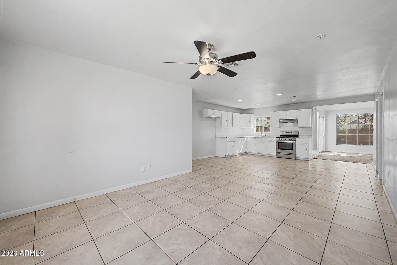 5633 N 63rd Drive, Glendale, AZ 85301 — photo 9 of 35
