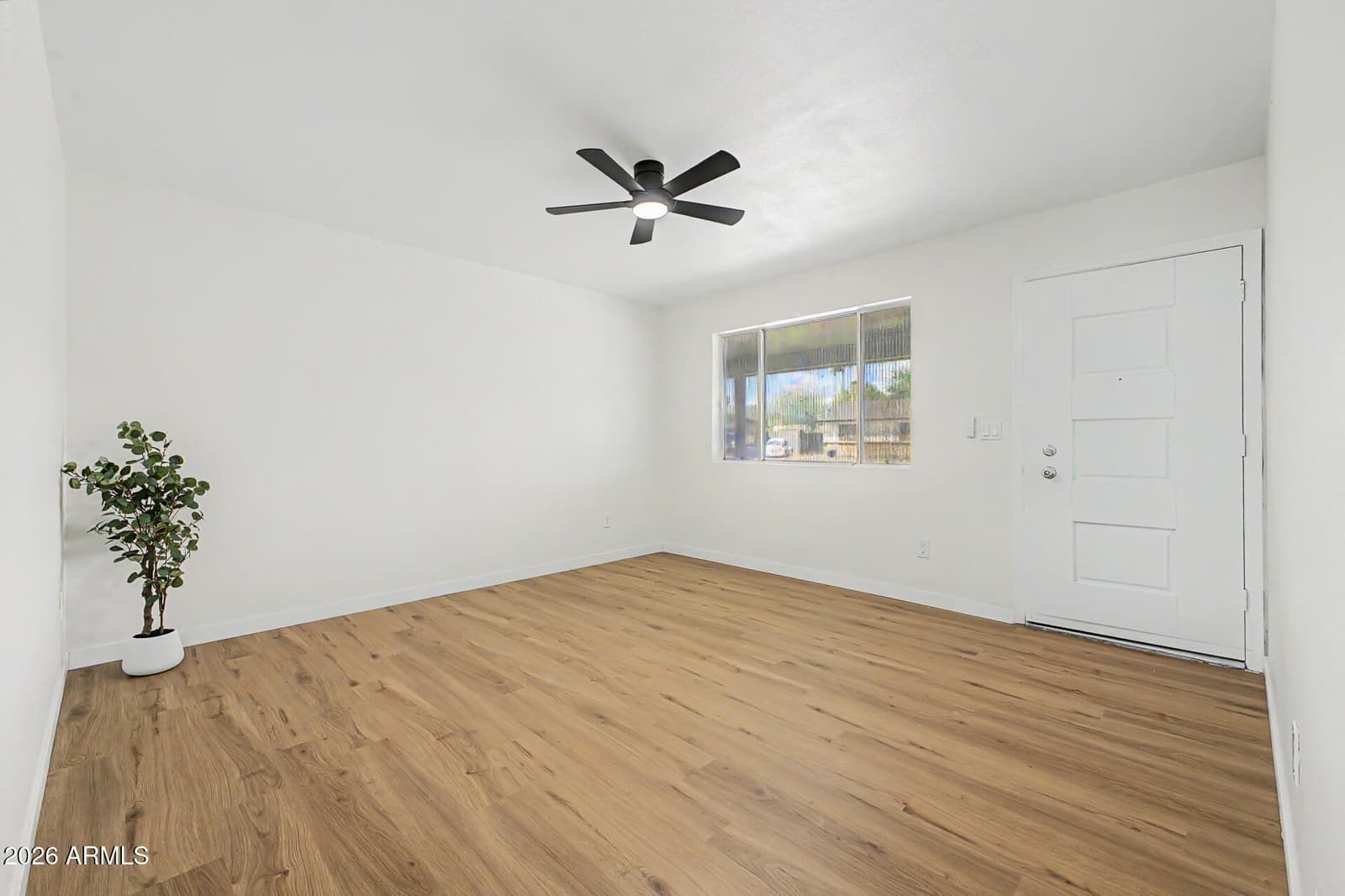 4219 W Sunnyside Avenue, Phoenix, AZ 85029 — photo 4 of 26