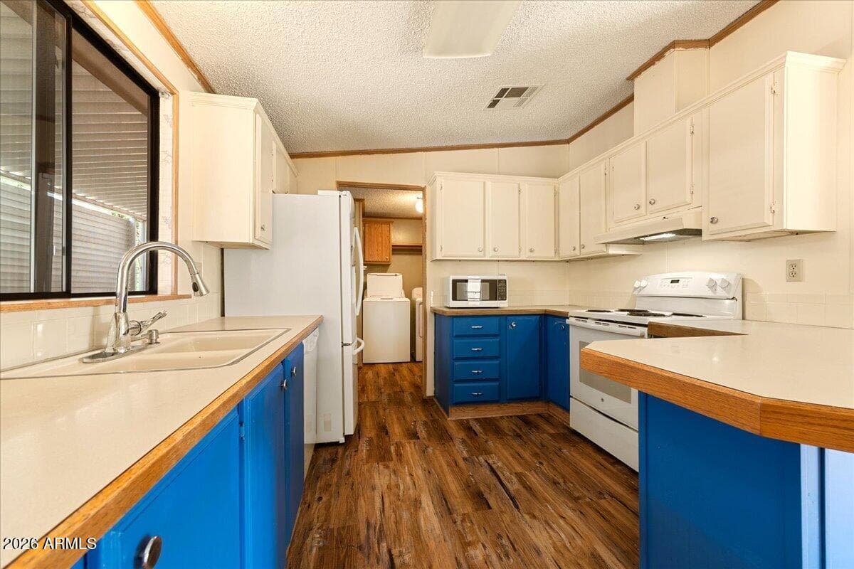 327 Lampliter Village, Clarkdale, AZ 86324 — photo 8 of 21