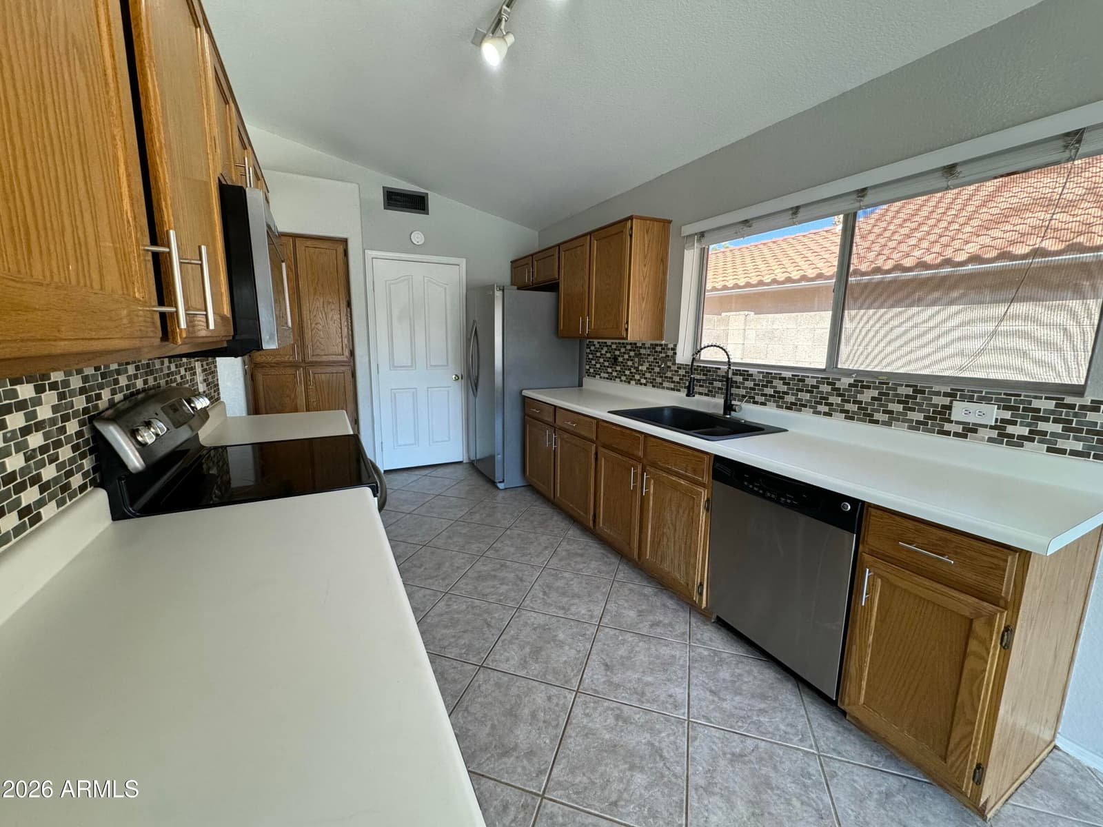 663 W Nopal Avenue, Mesa, AZ 85210 — photo 6 of 23