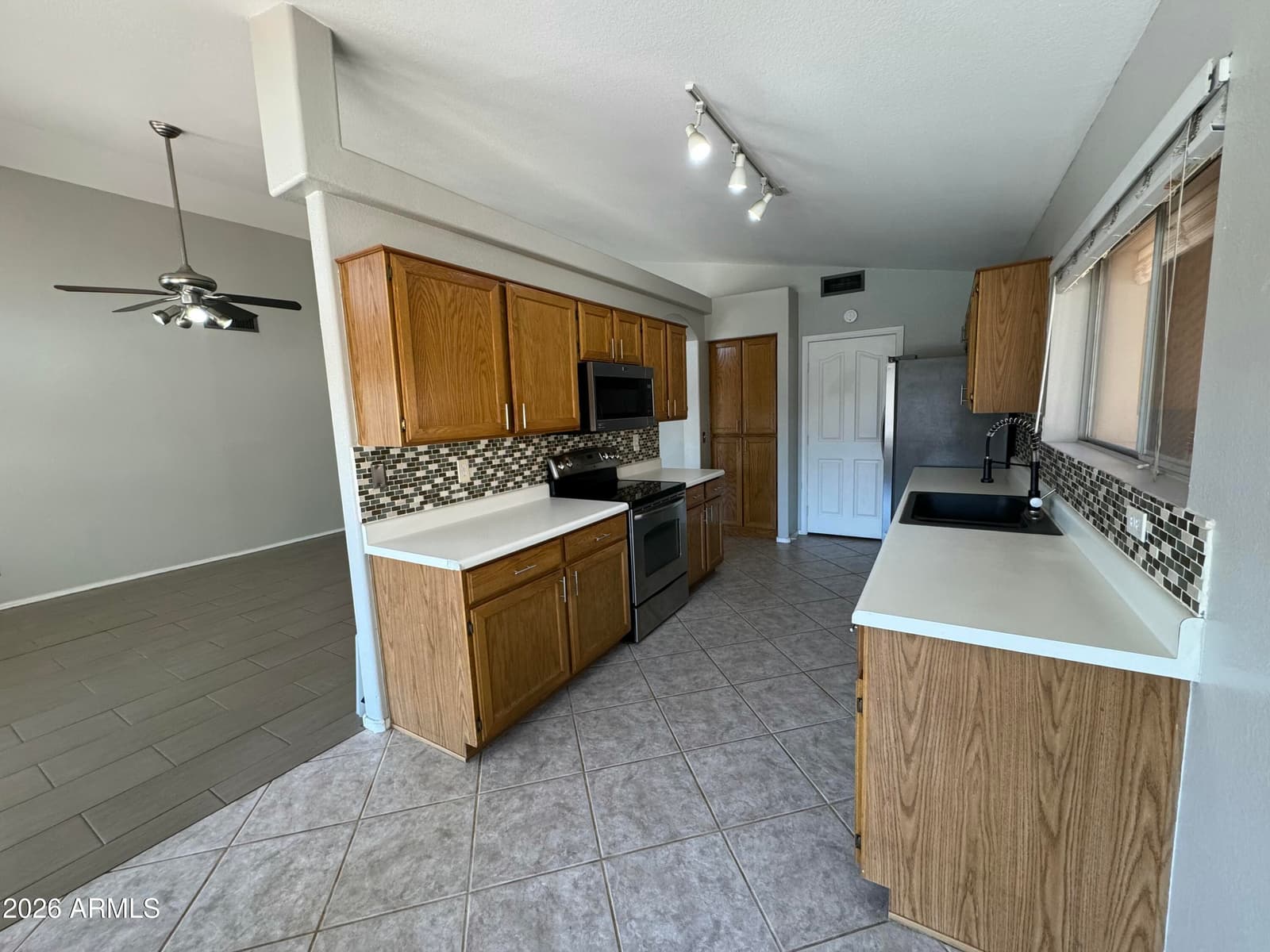 663 W Nopal Avenue, Mesa, AZ 85210 — photo 5 of 23