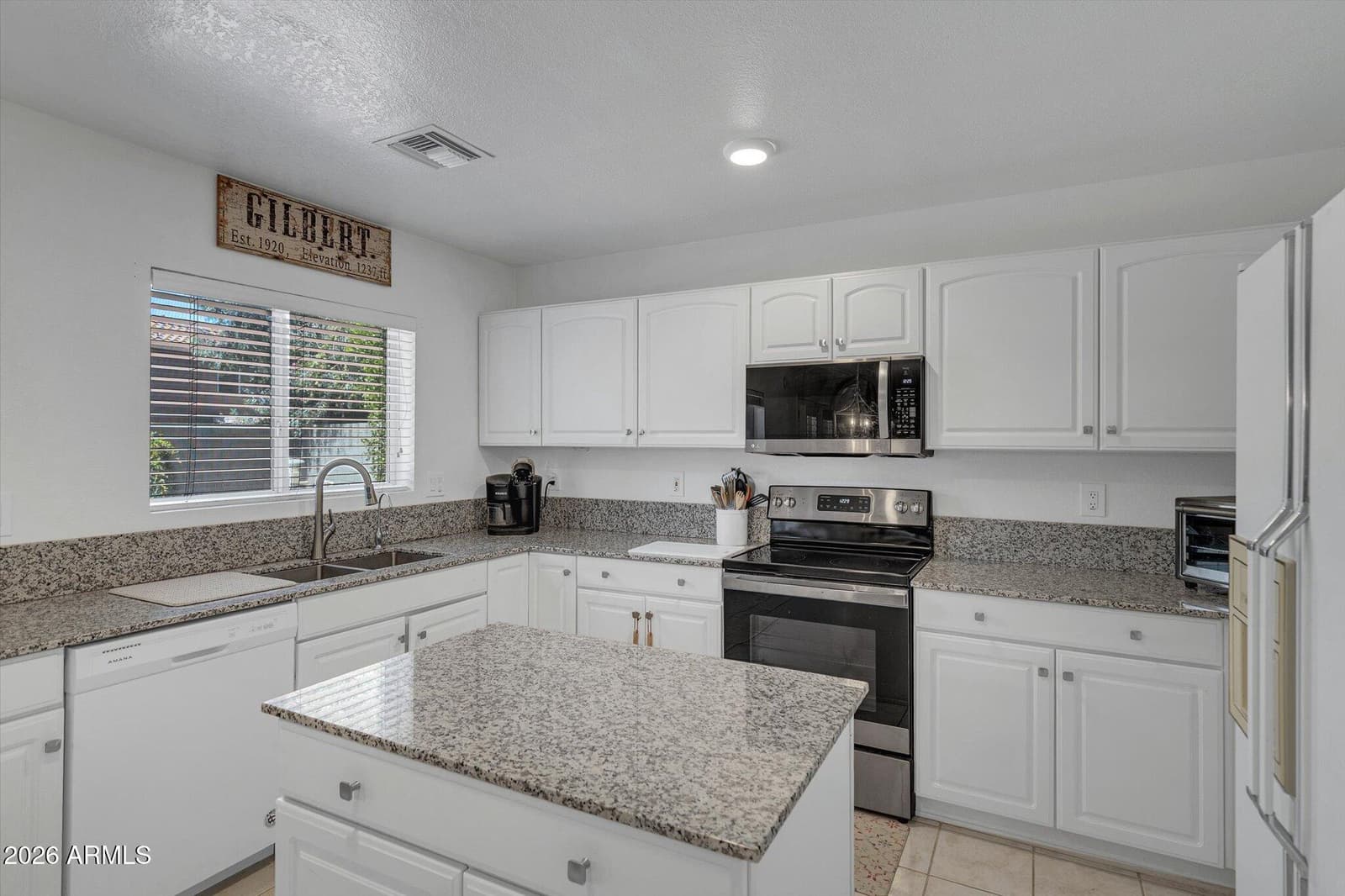 38 N Marble Street, Gilbert, AZ 85234 — photo 8 of 30
