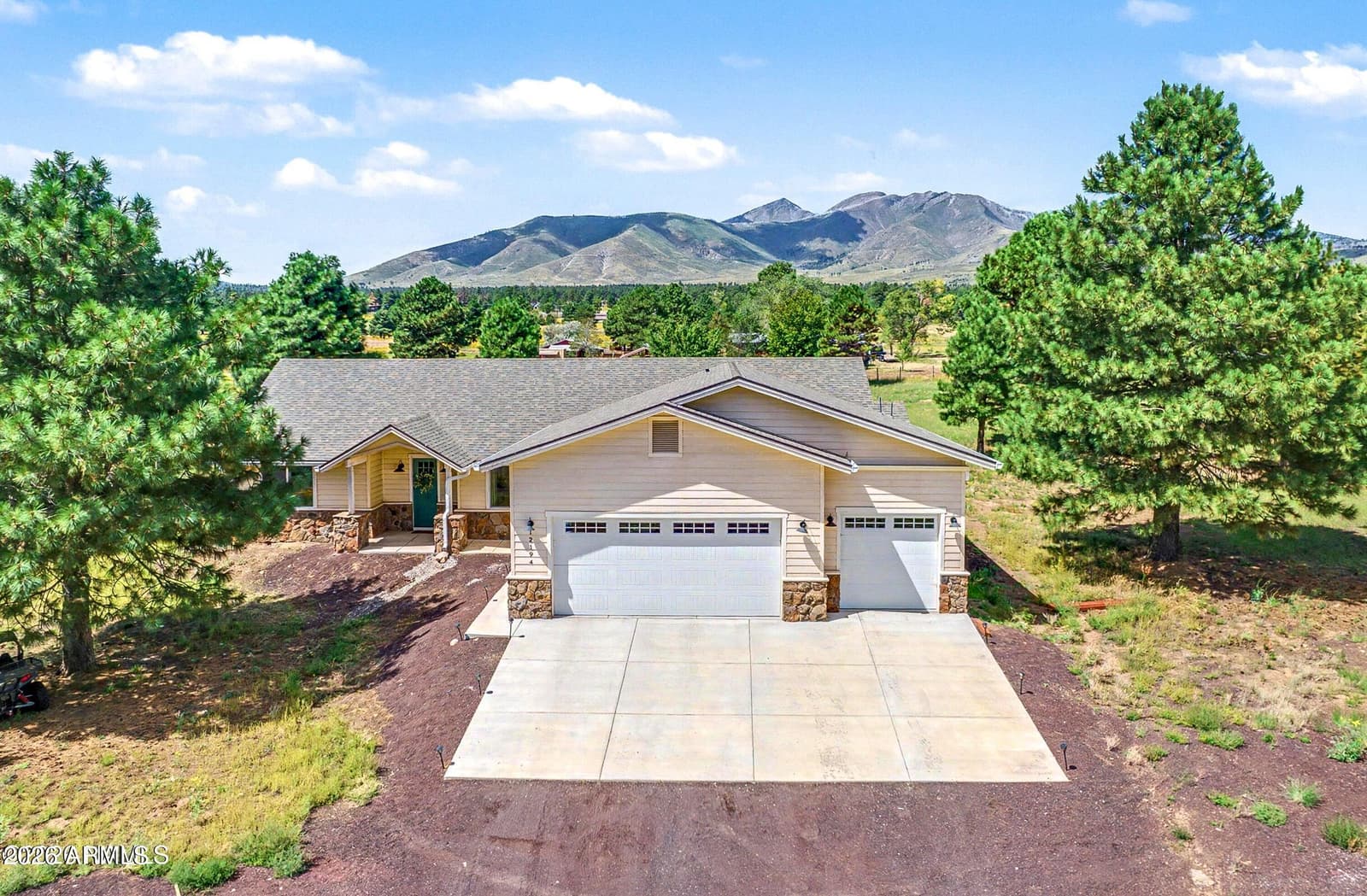 12194 Daniel Way, Flagstaff, AZ 86004 — photo 2 of 67